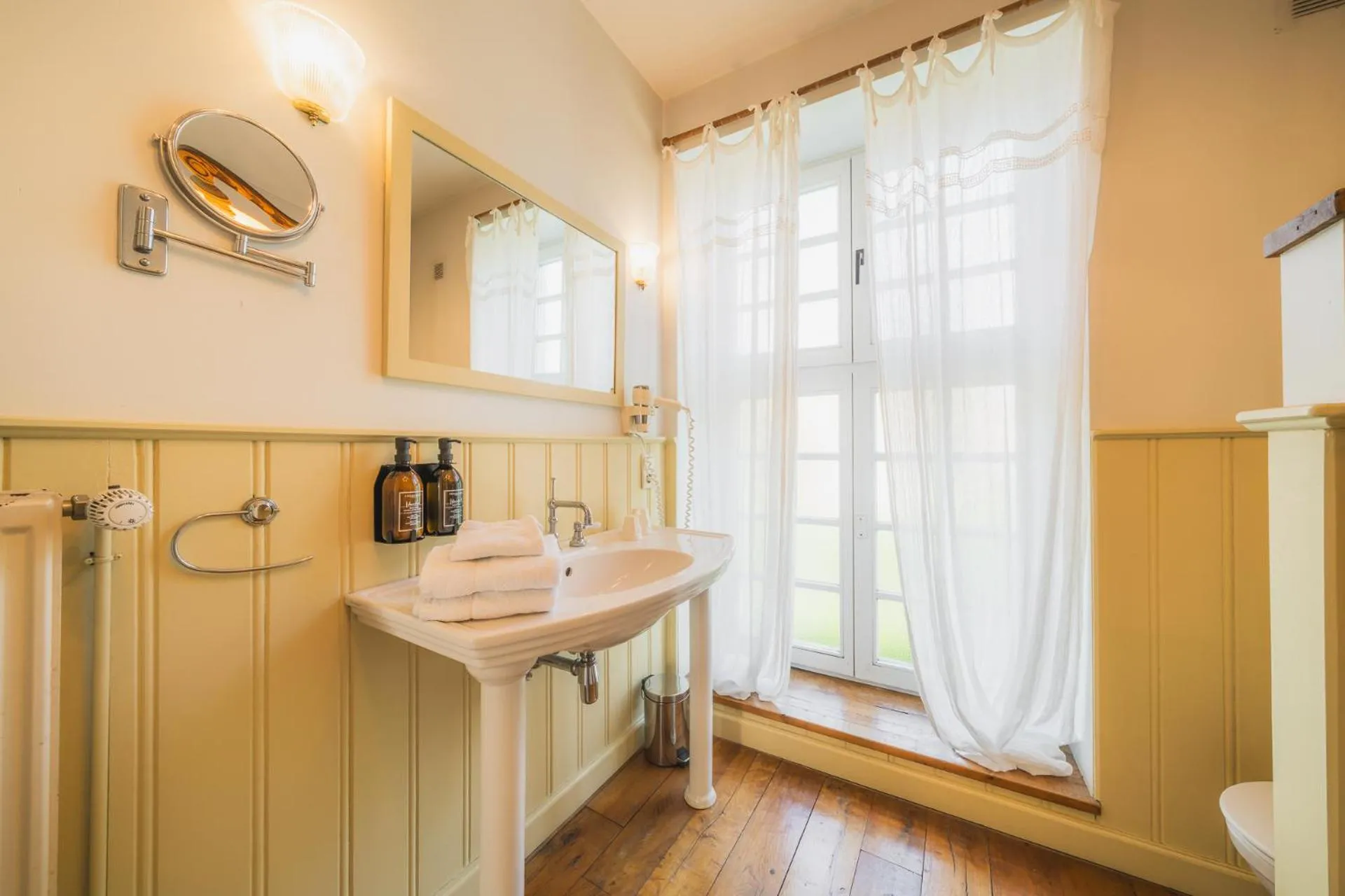 Toilet in B&B Number 11 Exclusive Guesthouse