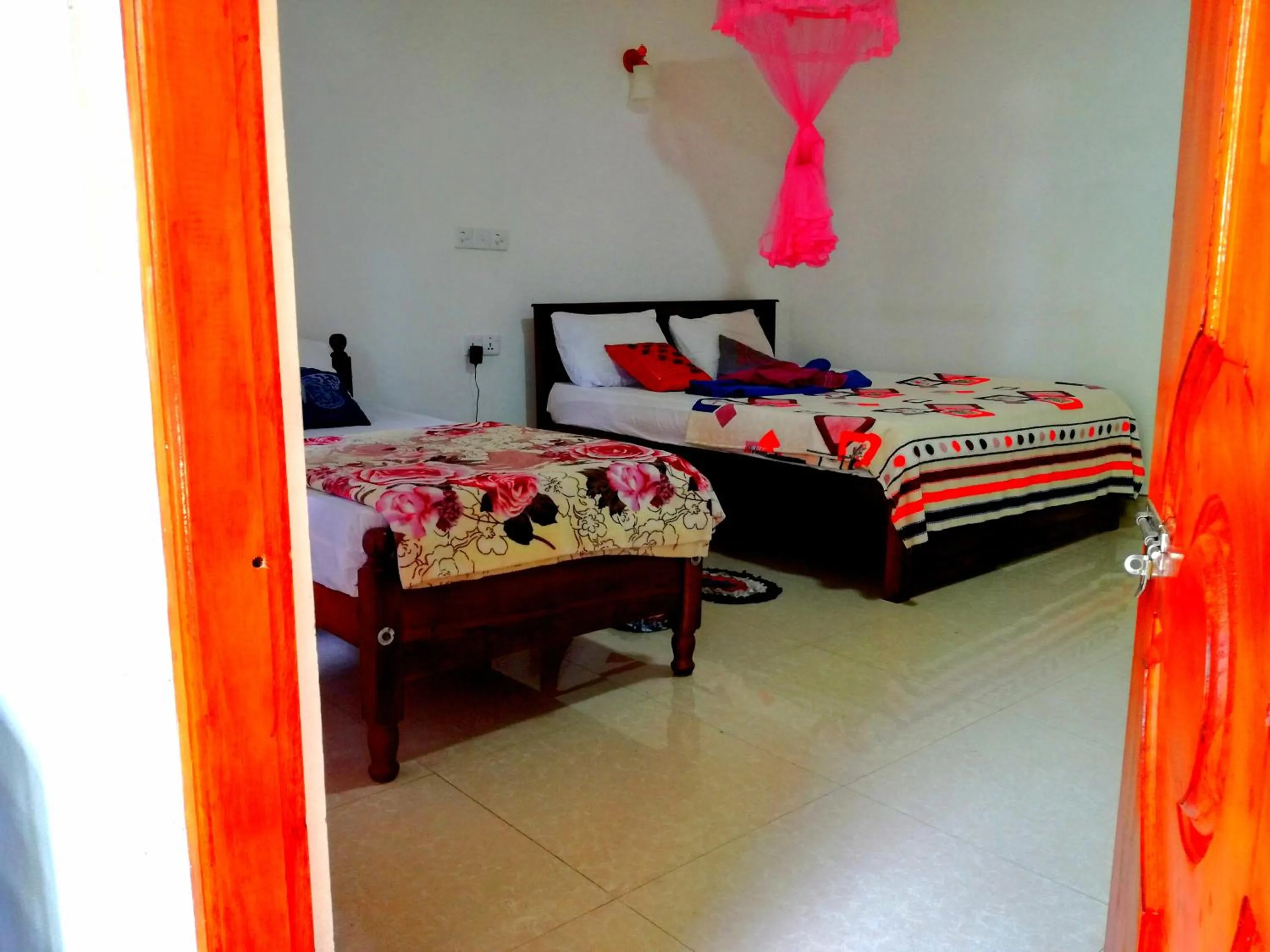 Photo of the whole room, Bed in Ella Sunrise