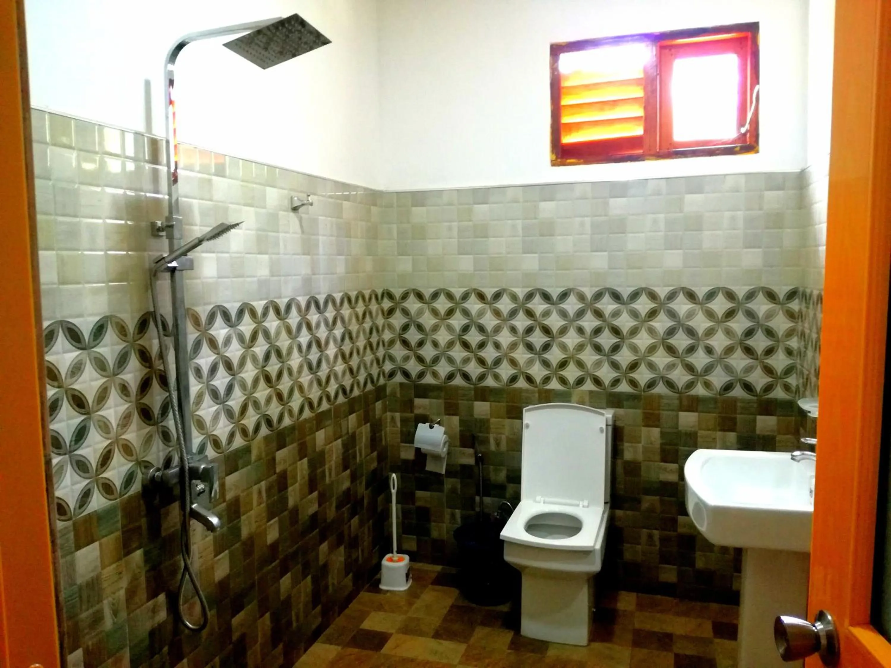 Shower in Ella Sunrise