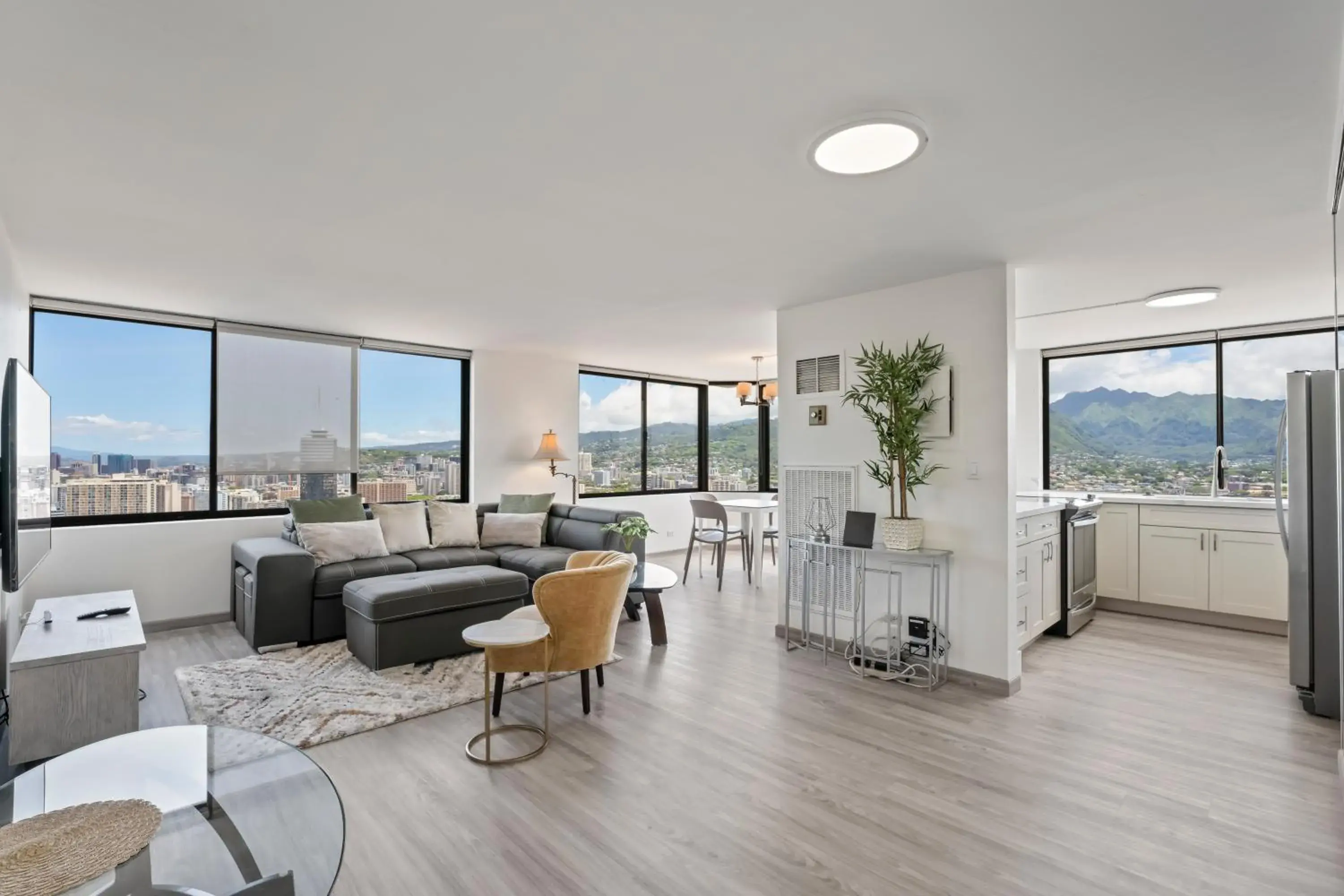 Hawaiian Monarch Penthouse 104 by Hawaii Ocean Club Hawaiian Monarch Penthouse 104 by Hawaii Ocean Club