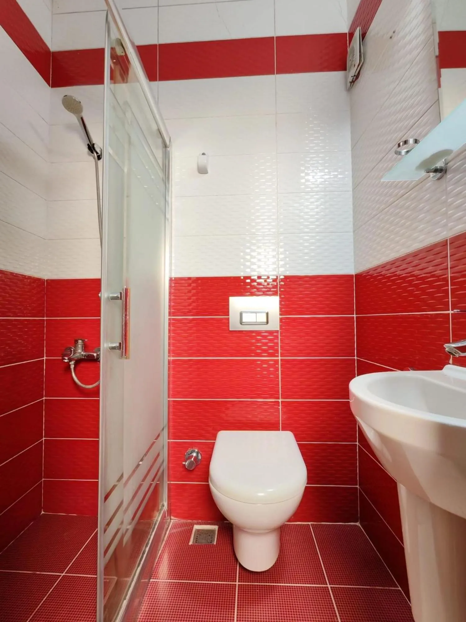 Bathroom in Sirkeci Emek Hotel