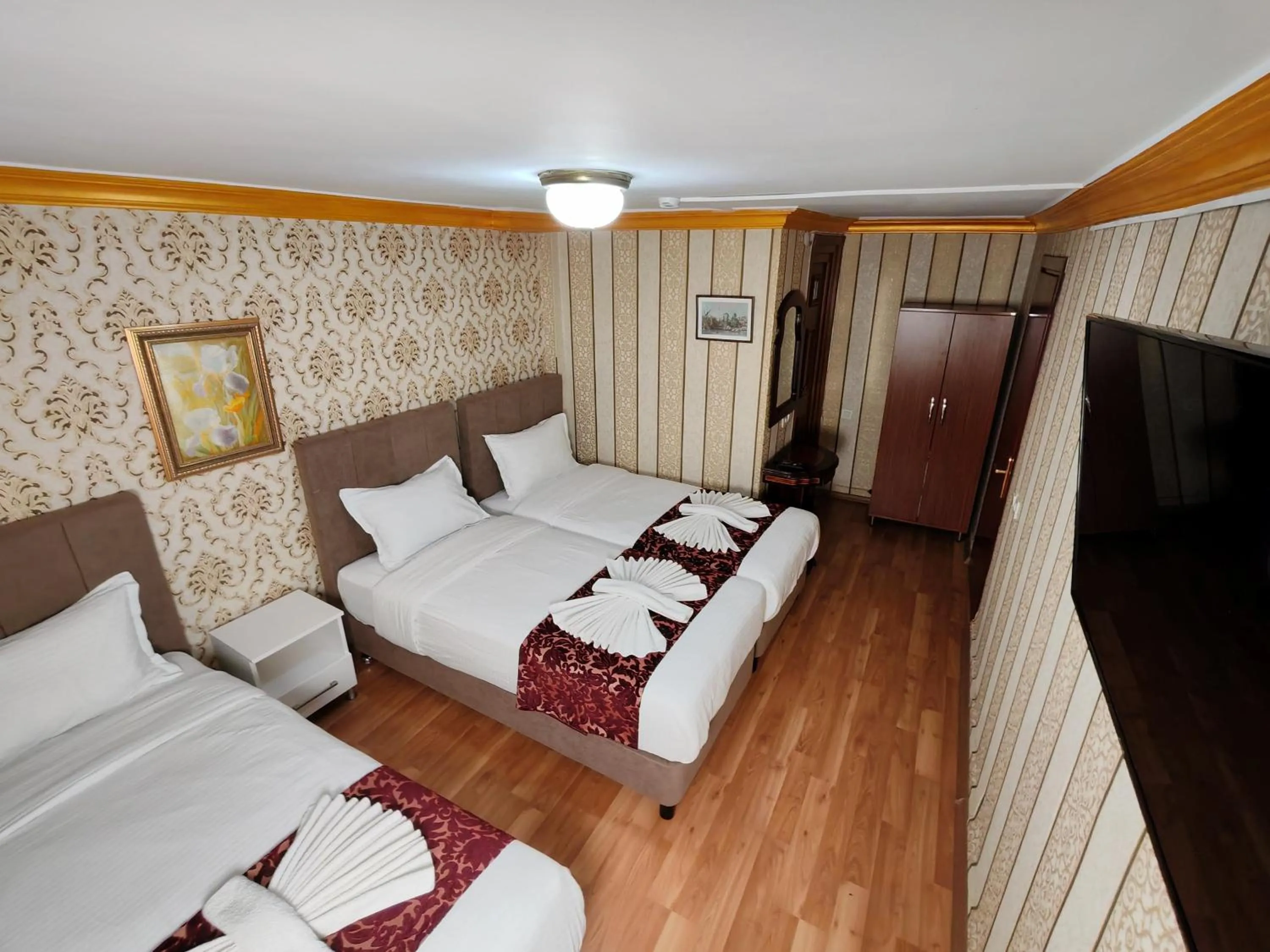 TV and multimedia, Bed in Sirkeci Emek Hotel