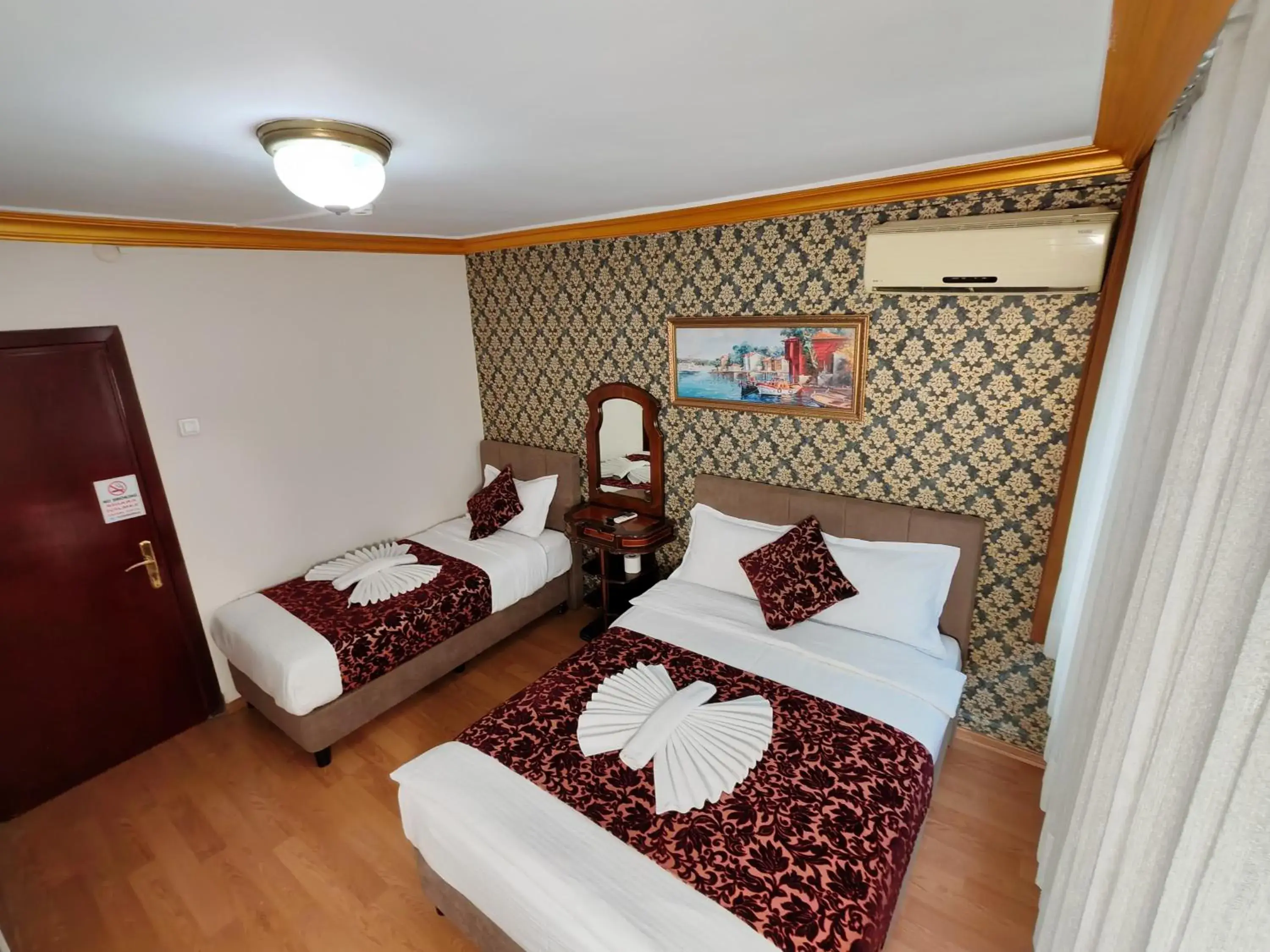 TV and multimedia, Bed in Sirkeci Emek Hotel TV and multimedia, Bed in Sirkeci Emek Hotel