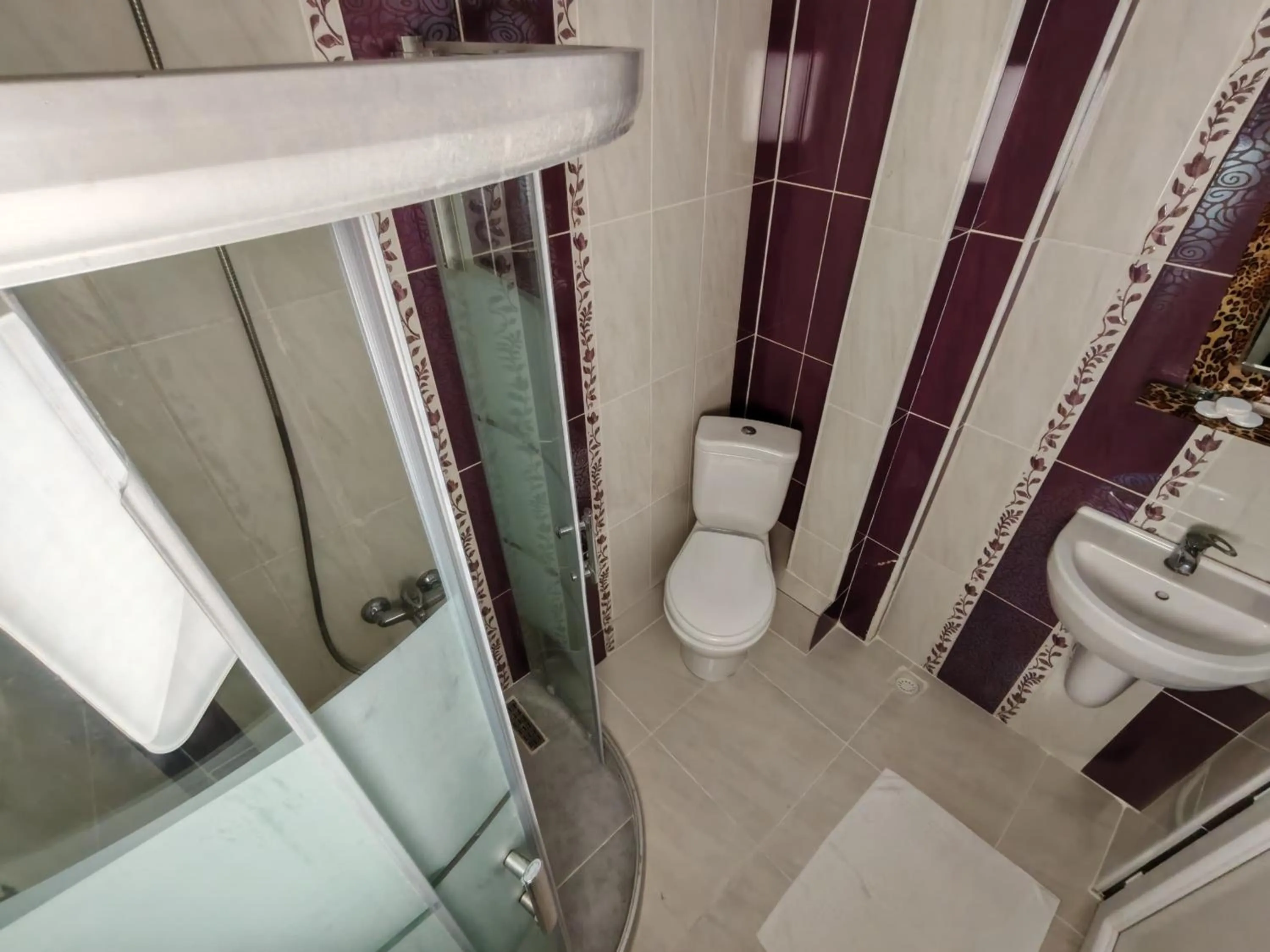 Bathroom in Sirkeci Emek Hotel