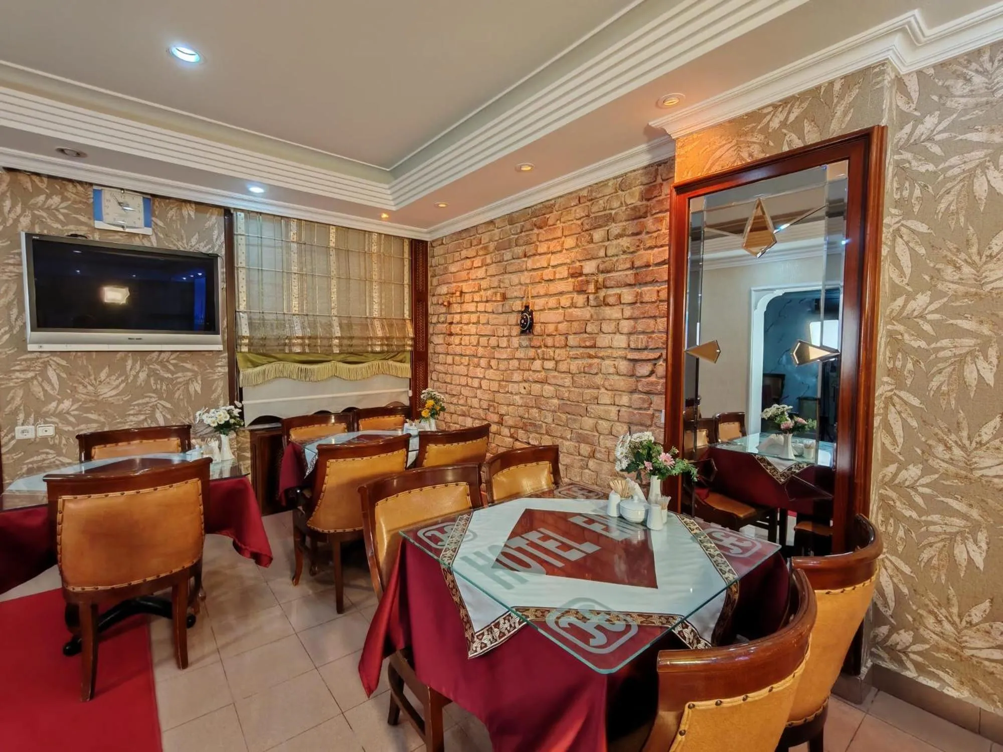 Seating area in Sirkeci Emek Hotel