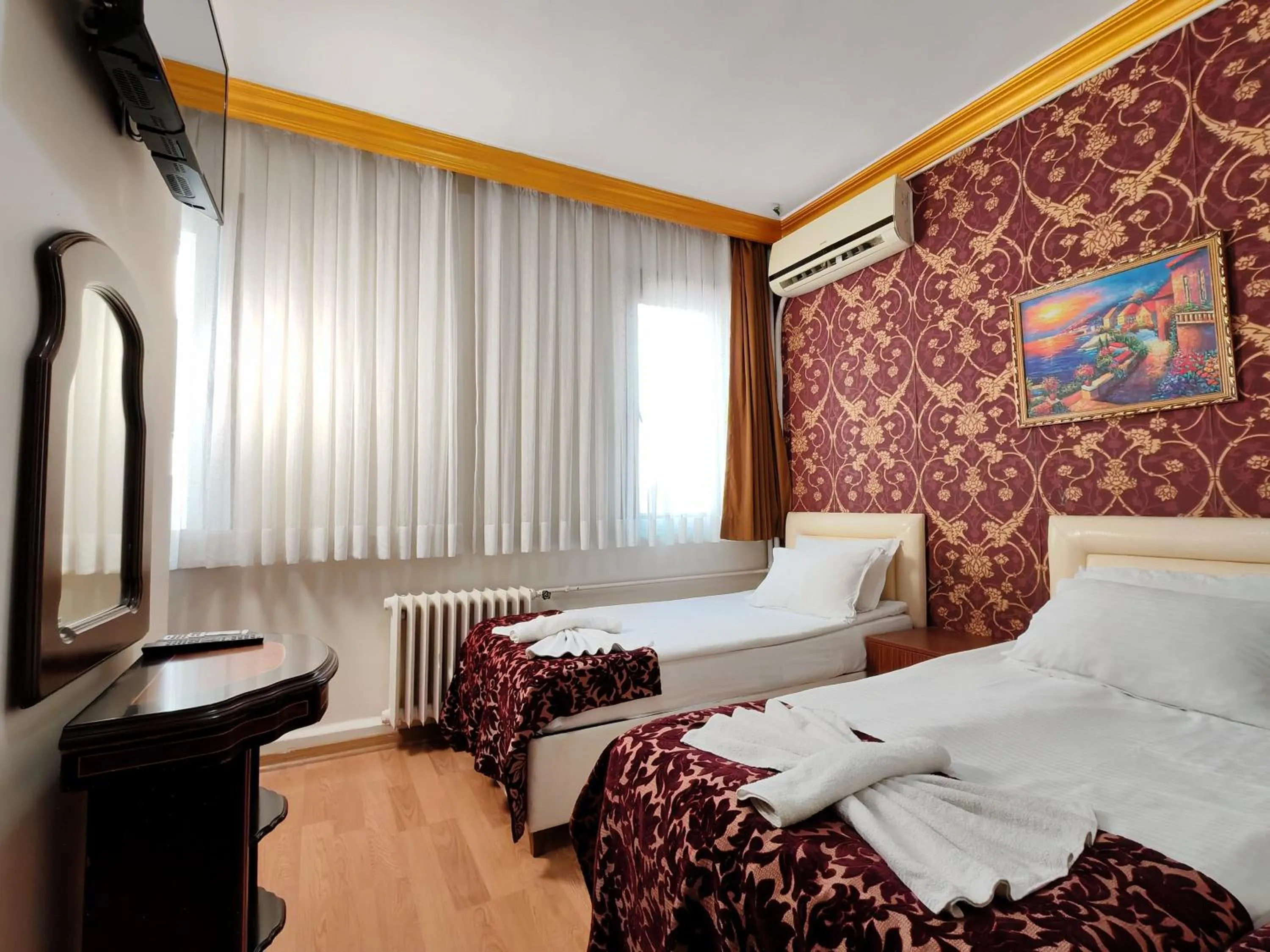 TV and multimedia, Bed in Sirkeci Emek Hotel