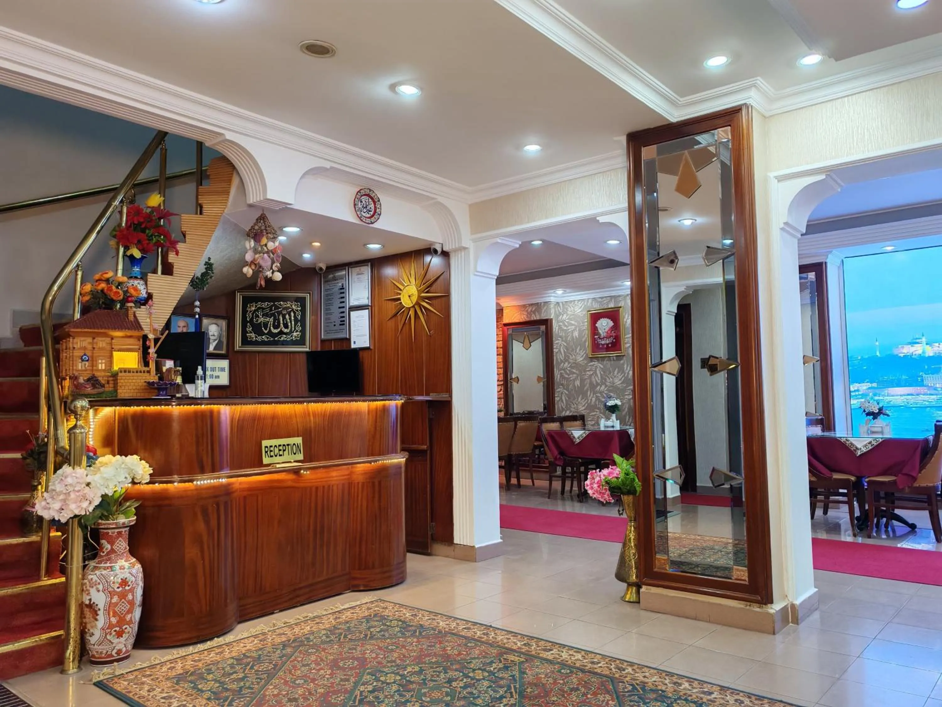 Lobby or reception in Sirkeci Emek Hotel