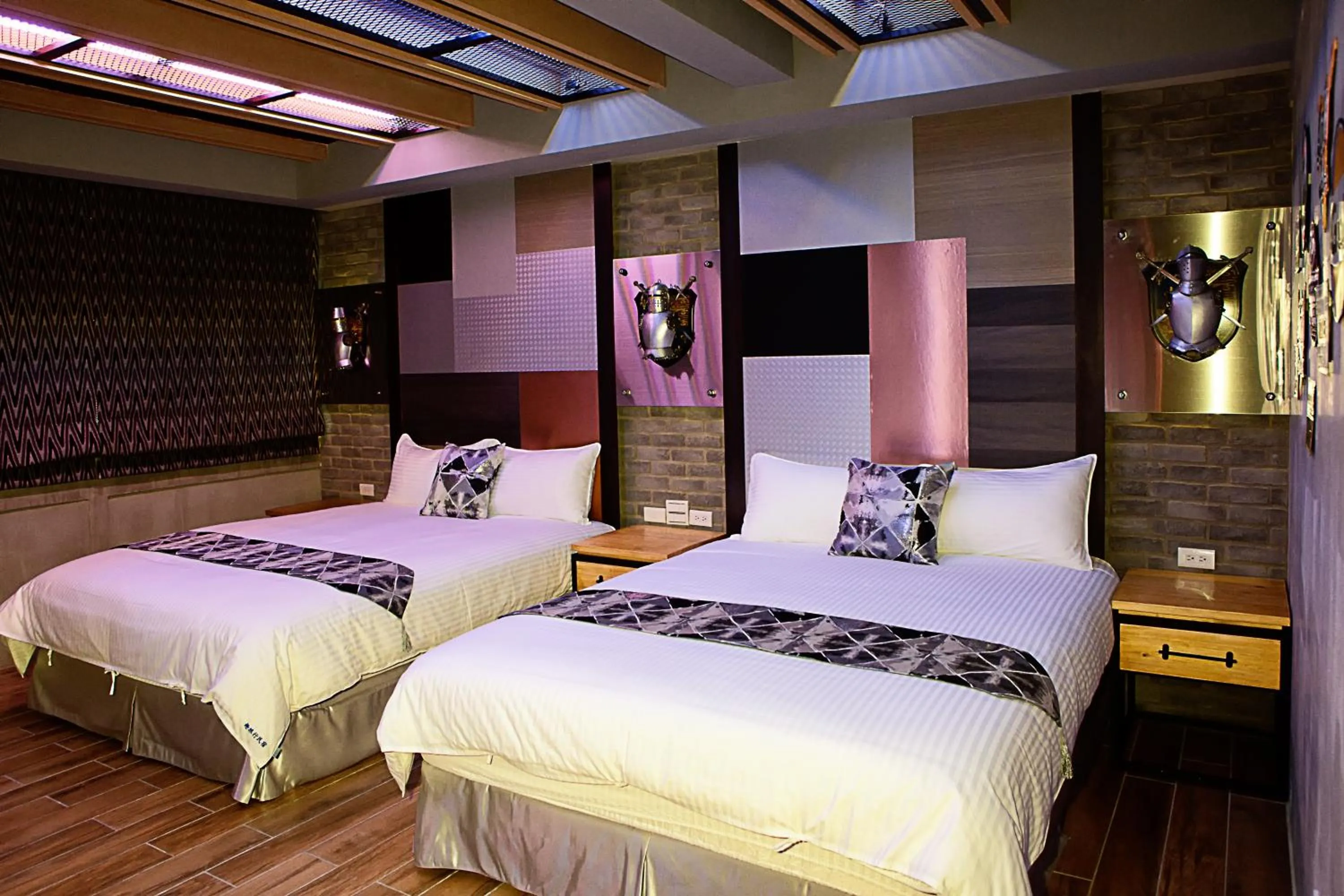 Photo of the whole room, Bed in J.T.World