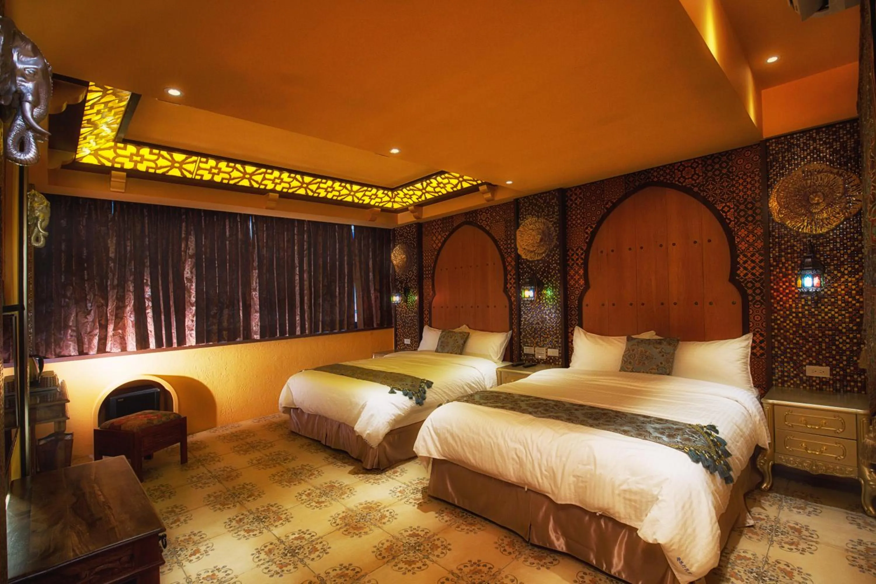 Photo of the whole room, Bed in J.T.World