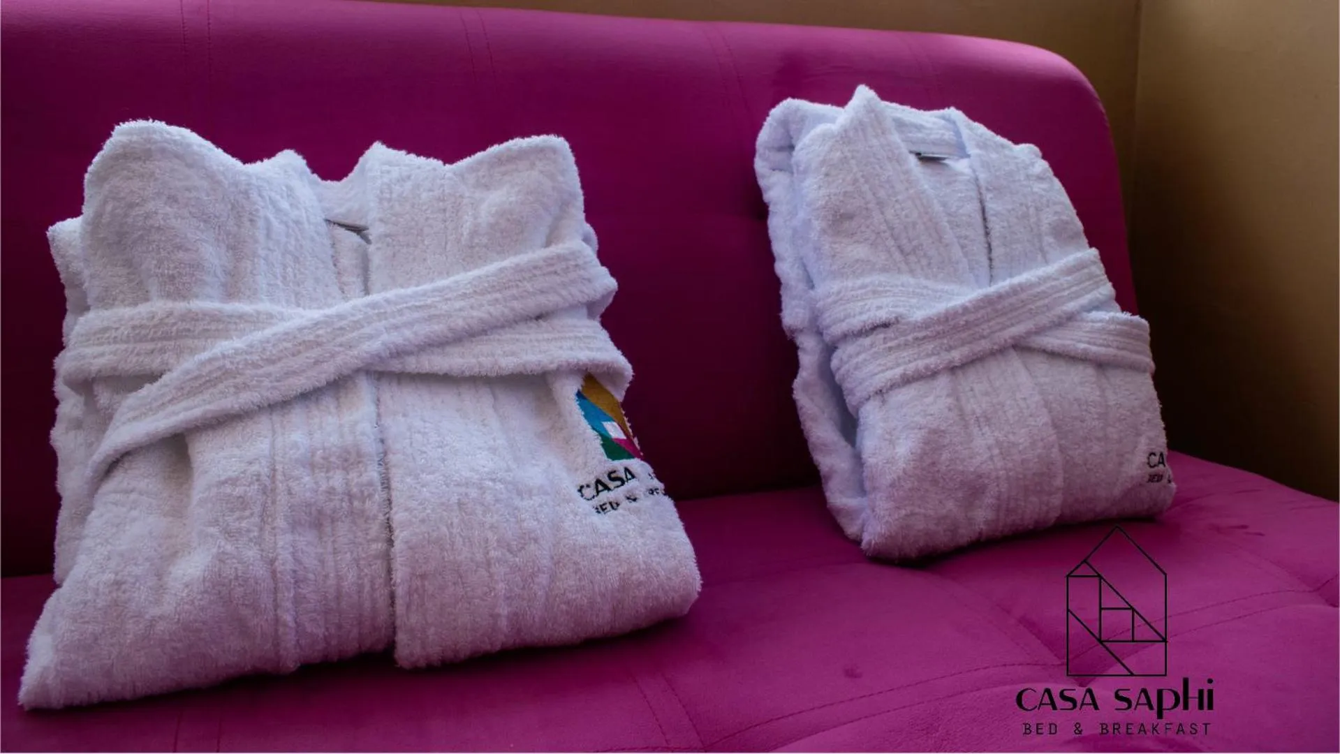 towels, Bed in Casa Saphi