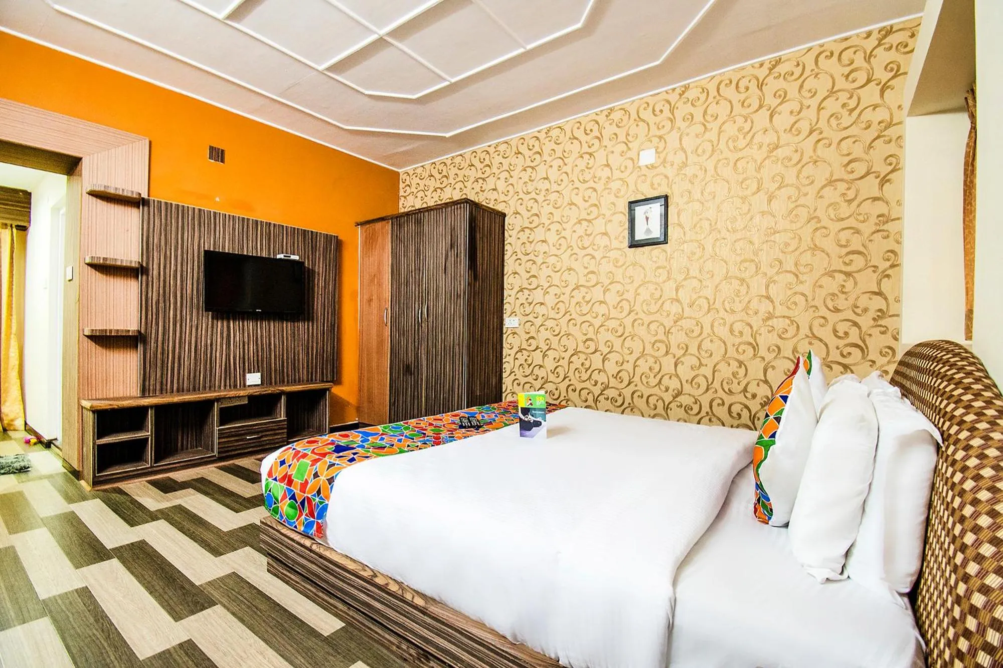 Bedroom, Bed in Via St Clouds - Nr Government Botanical Garden