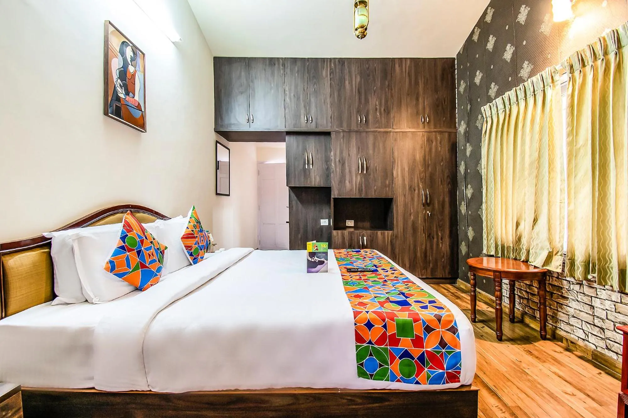 Bedroom, Bed in Via St Clouds - Nr Government Botanical Garden