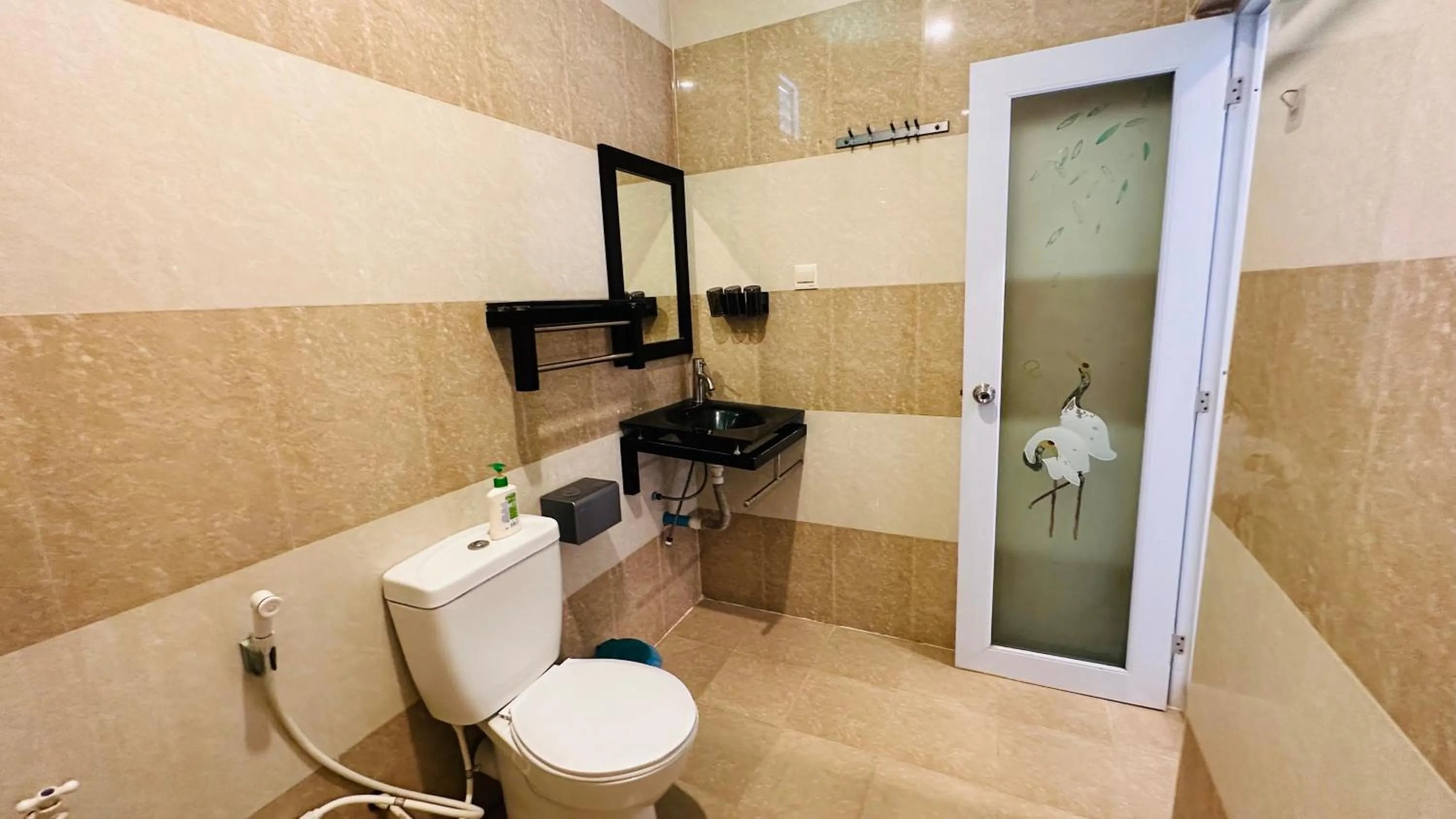 Shower in Midsummer Thulusdhoo