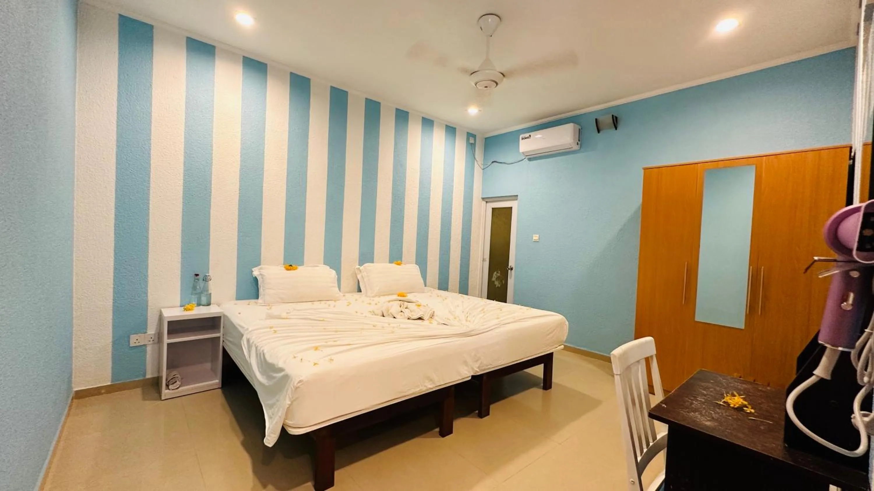 Bed in Midsummer Thulusdhoo