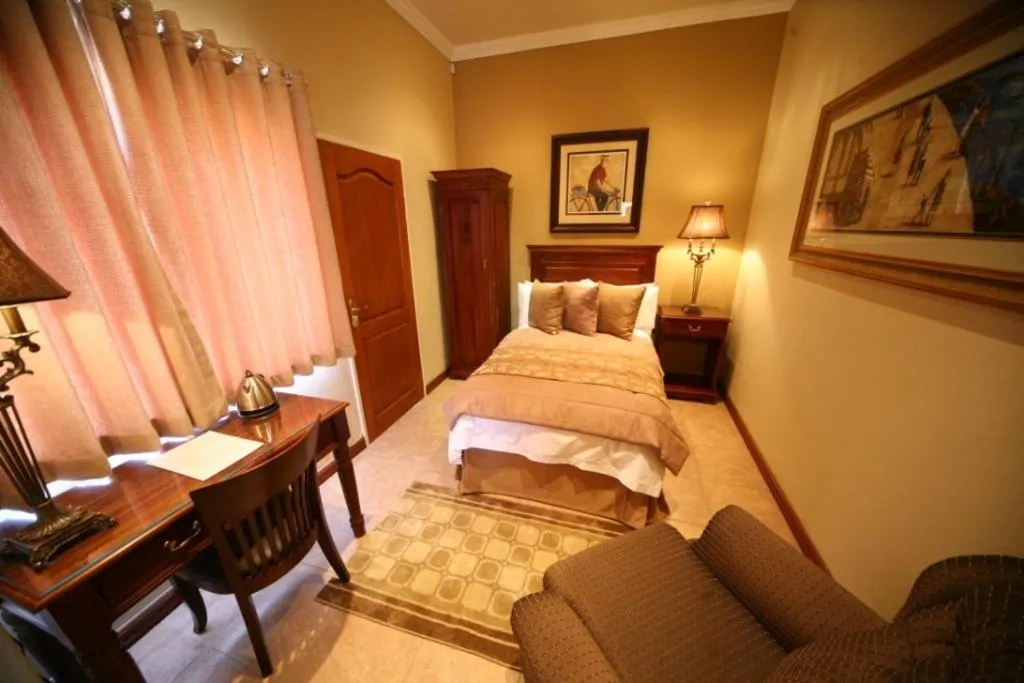 Photo of the whole room in Le Cozmo Guesthouse