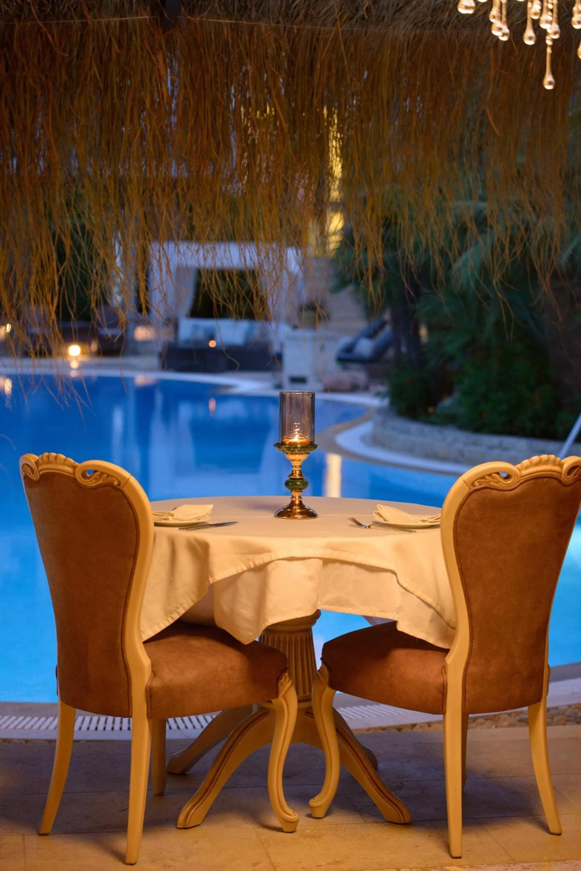 Restaurant/places to eat in Achtis Hotel