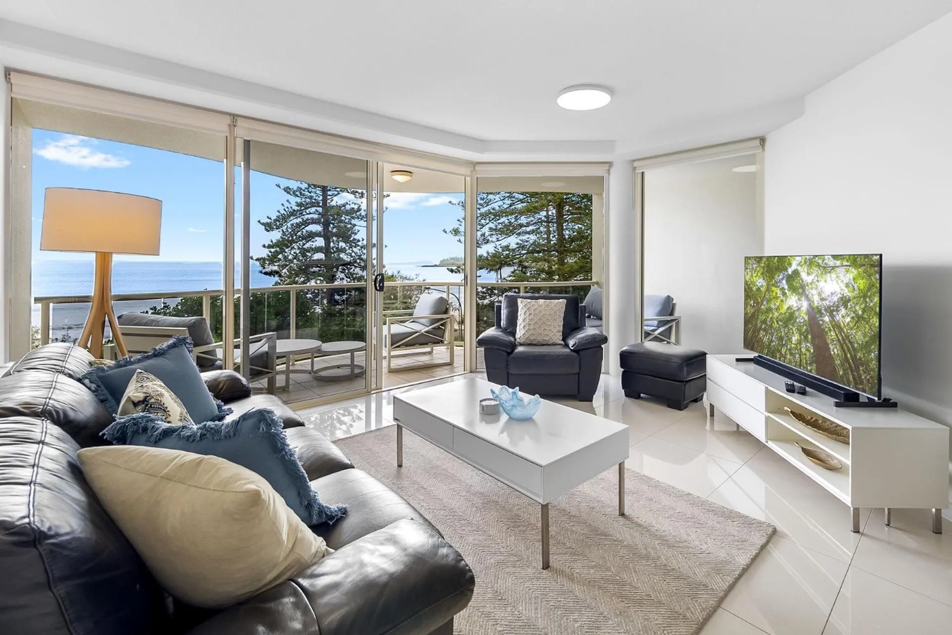 Zanzibar 404, Sensational 2 Bedroom Oceanview Apartment