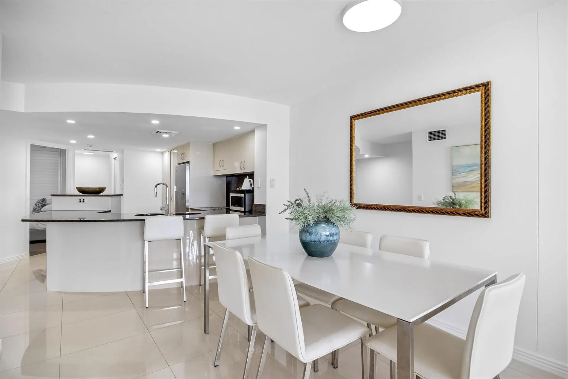 Zanzibar 404, Sensational 2 Bedroom Oceanview Apartment