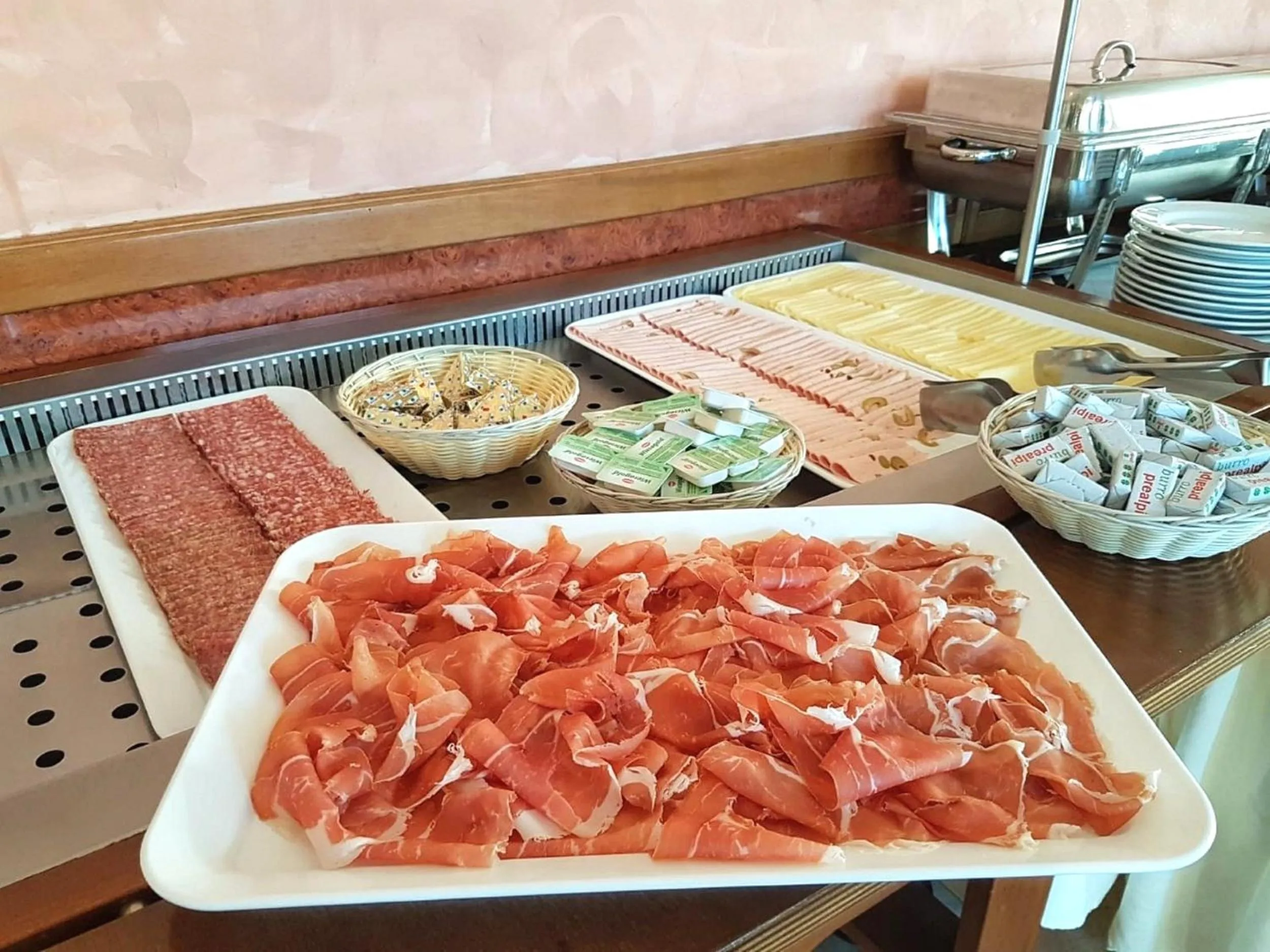 Continental breakfast in Hotel Castell - Montagnoli Group