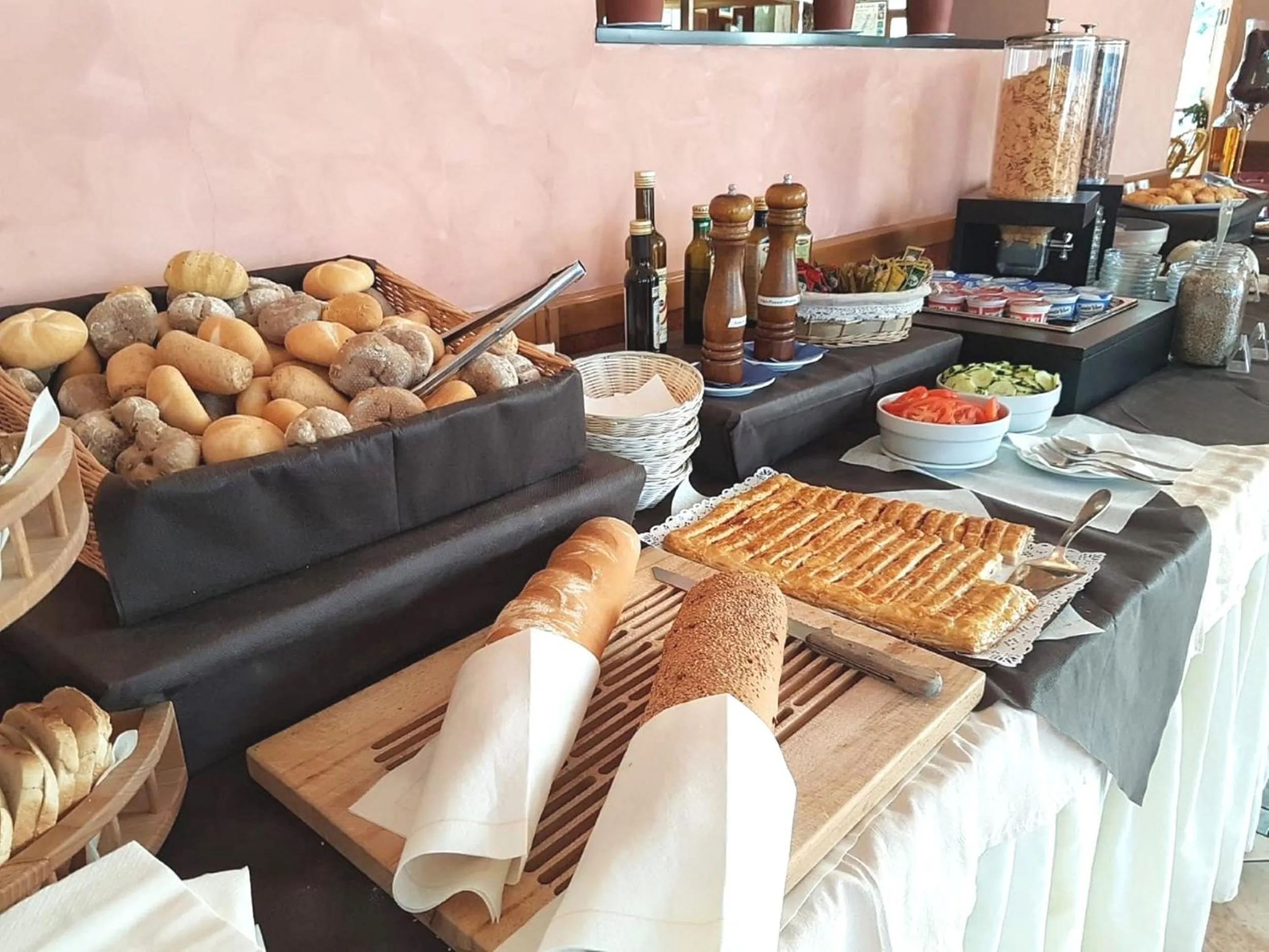 Continental breakfast in Hotel Castell - Montagnoli Group