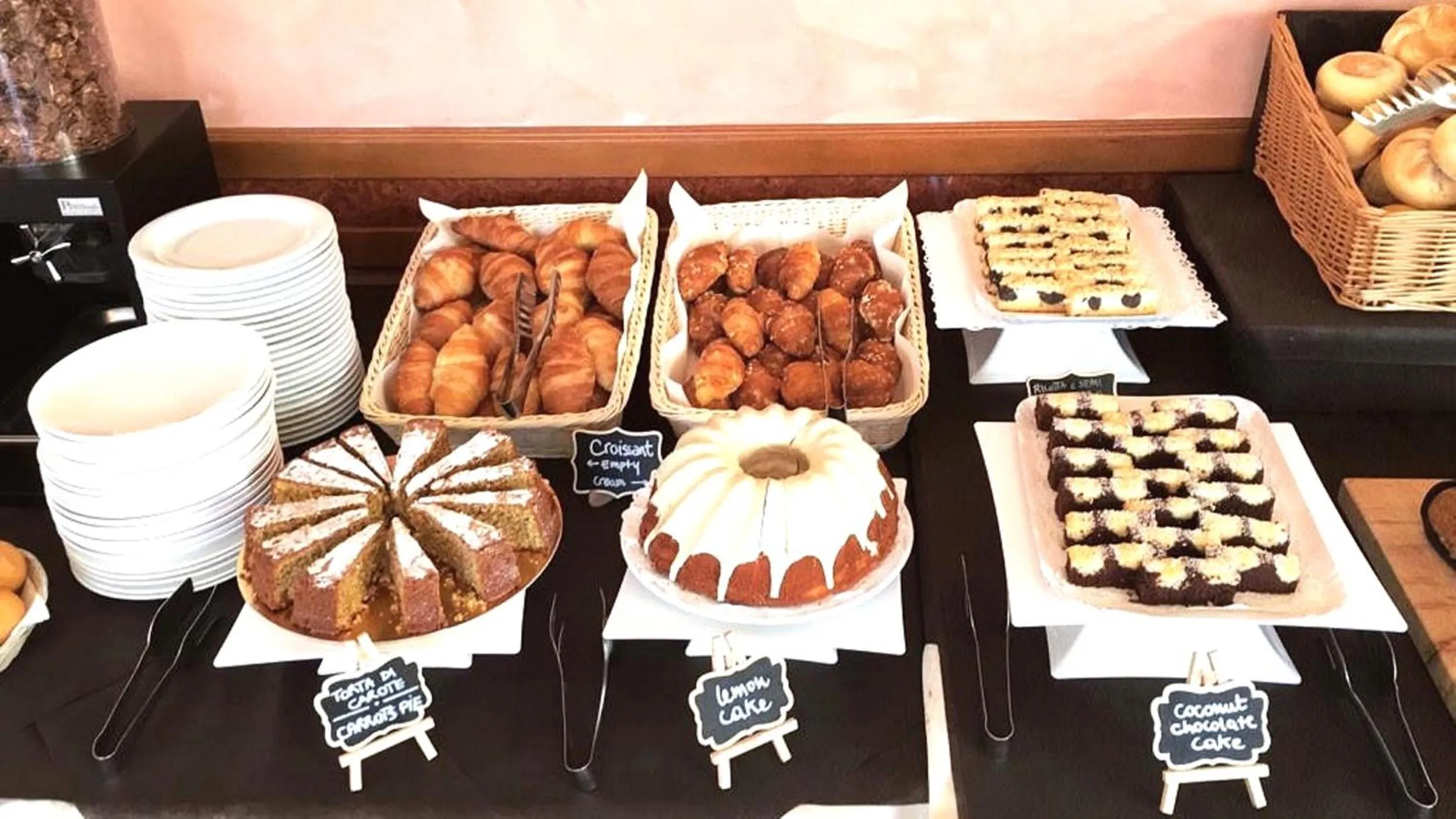 Continental breakfast in Hotel Castell - Montagnoli Group