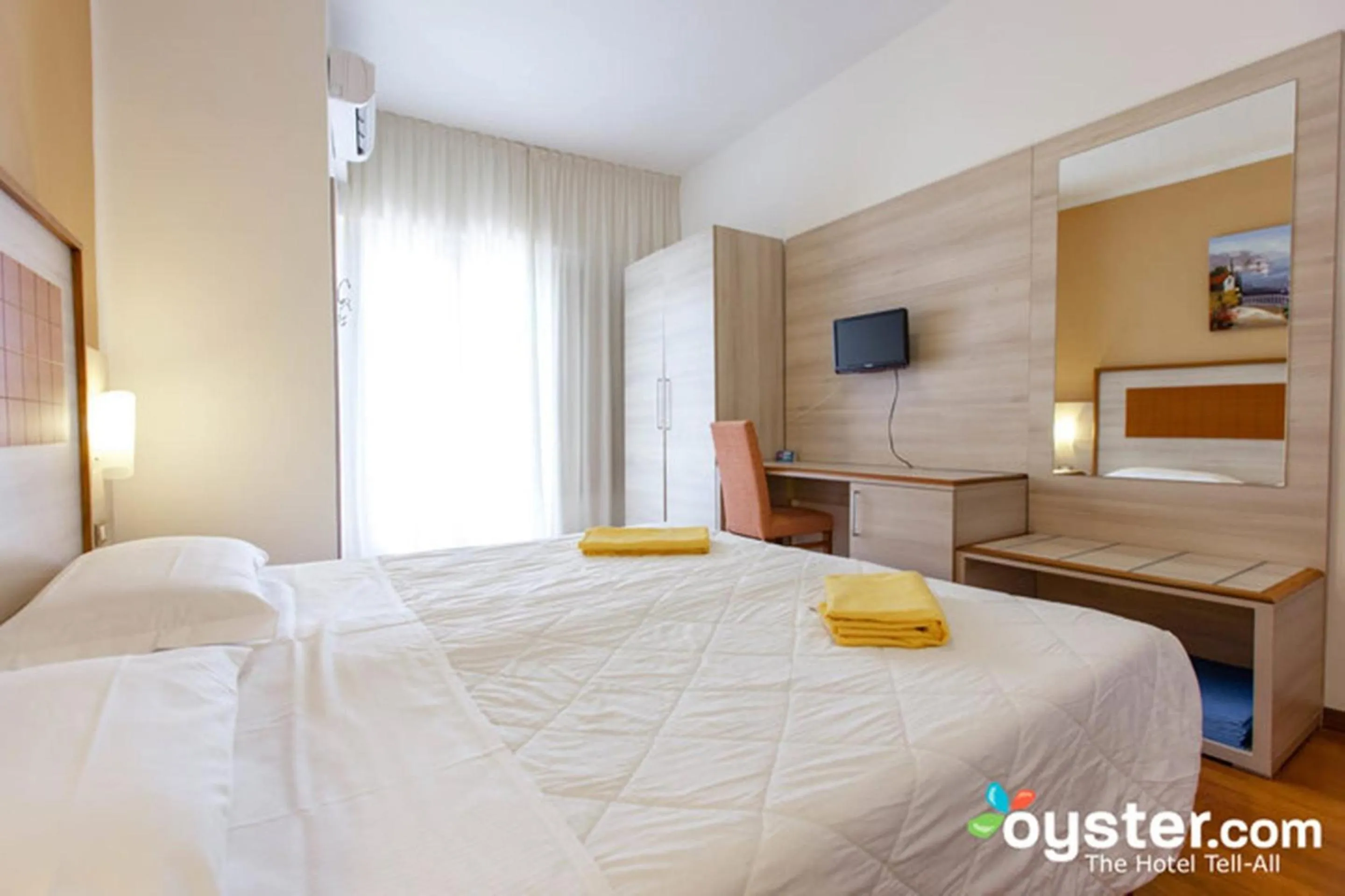 Bedroom, Bed in Hotel Castell - Montagnoli Group