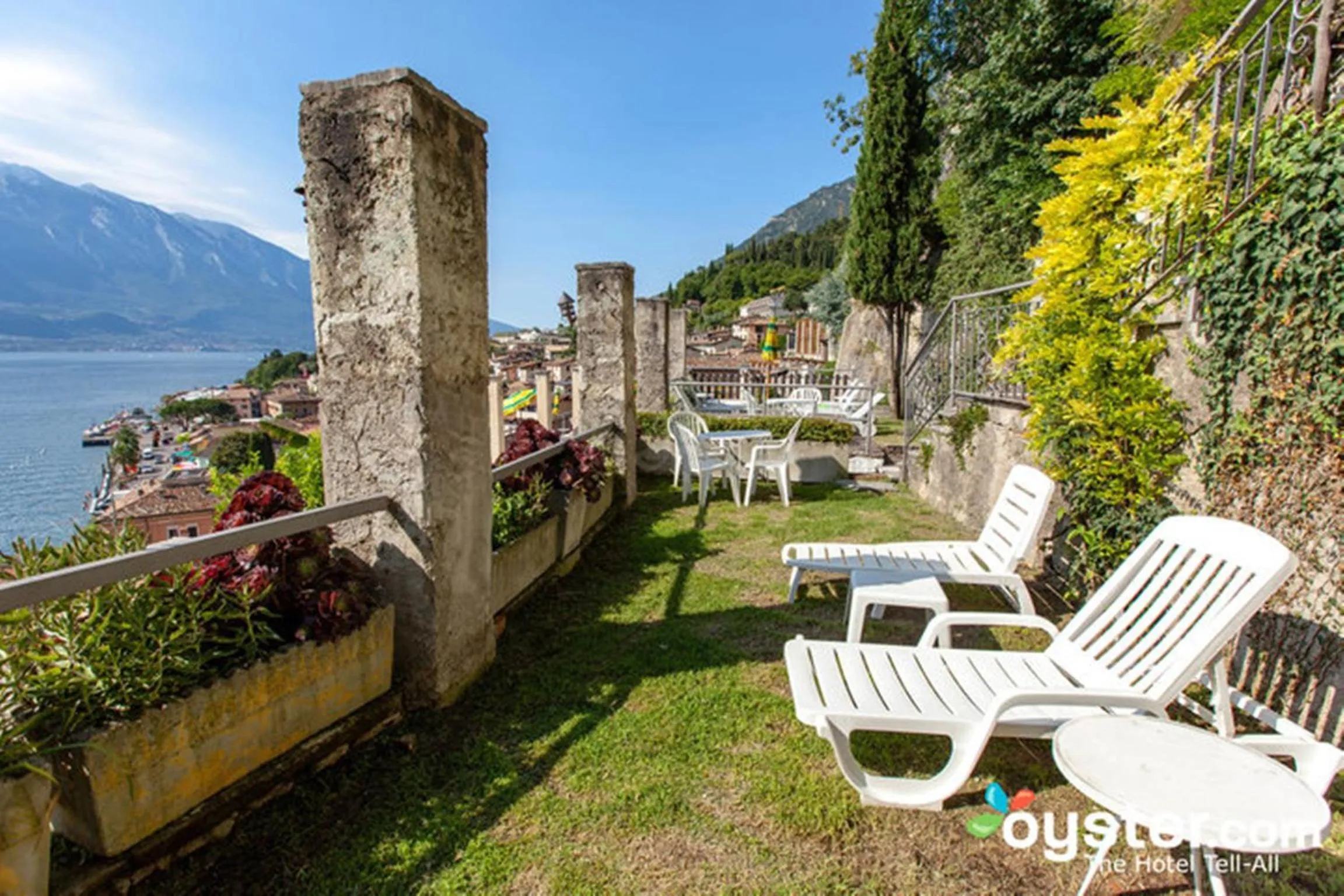 Garden in Hotel Castell - Montagnoli Group