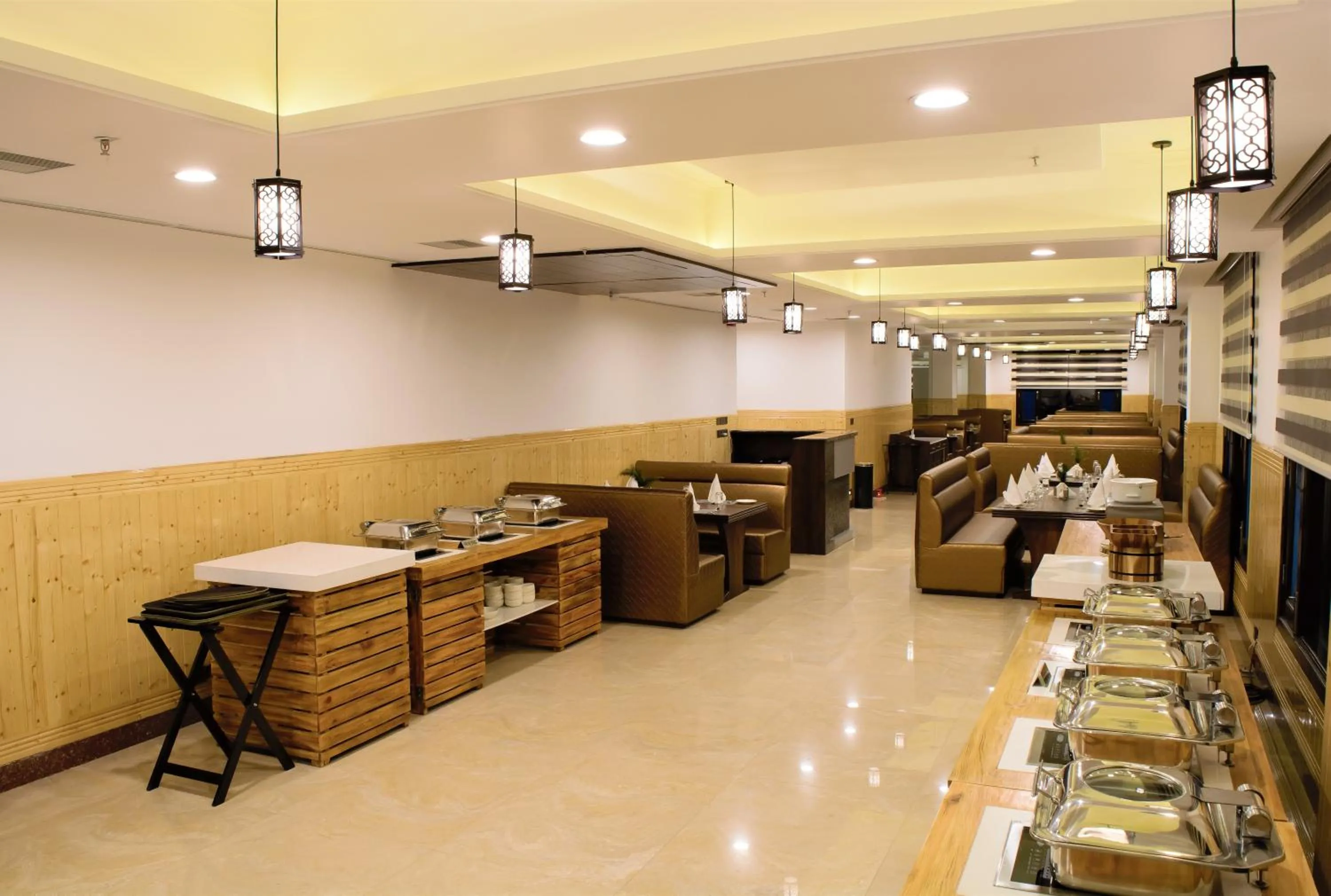 Restaurant/places to eat in Hotel Dhroov By Mystical Views