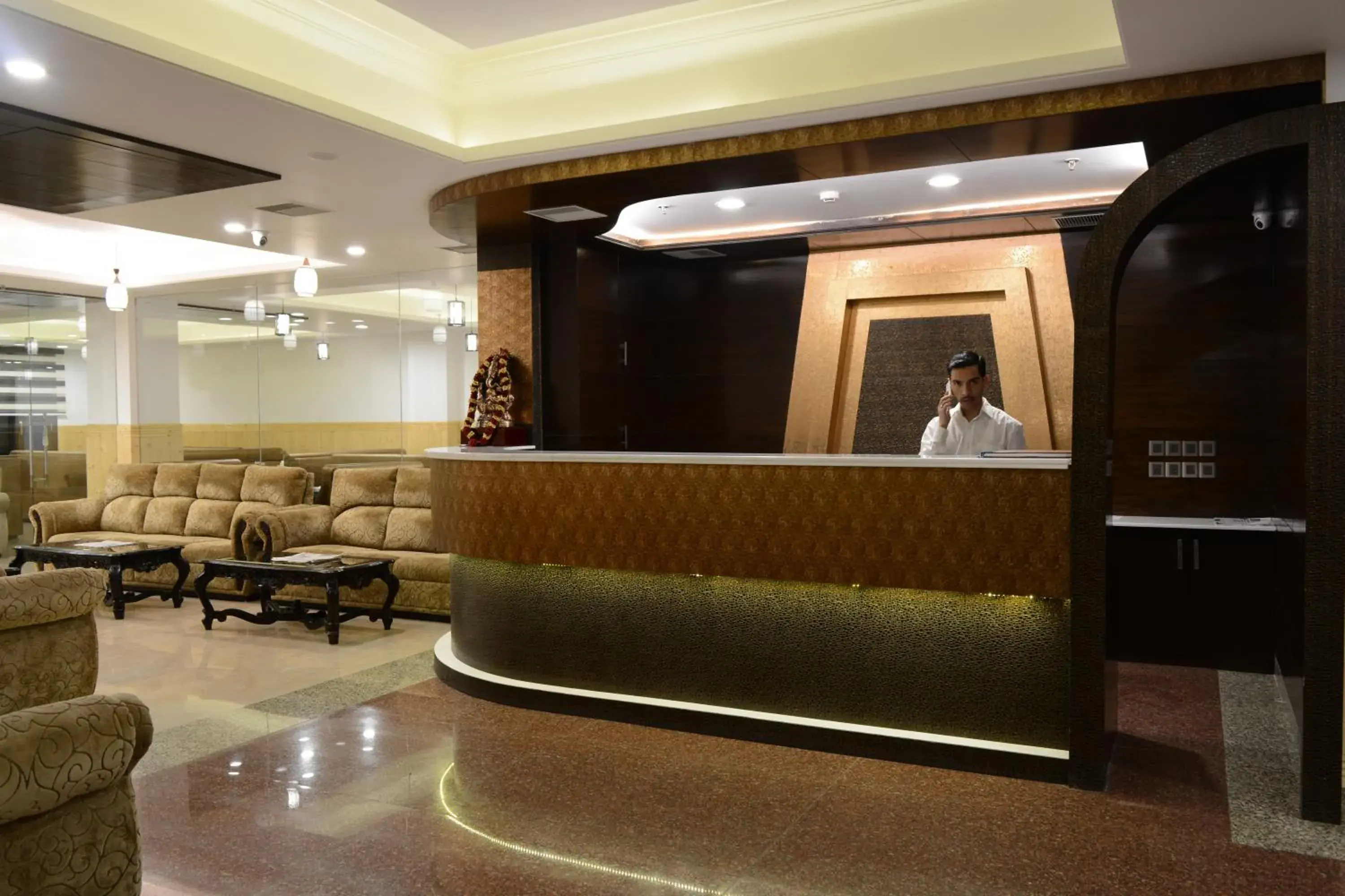 Lobby or reception in Hotel Dhroov By Mystical Views Lobby or reception in Hotel Dhroov By Mystical Views