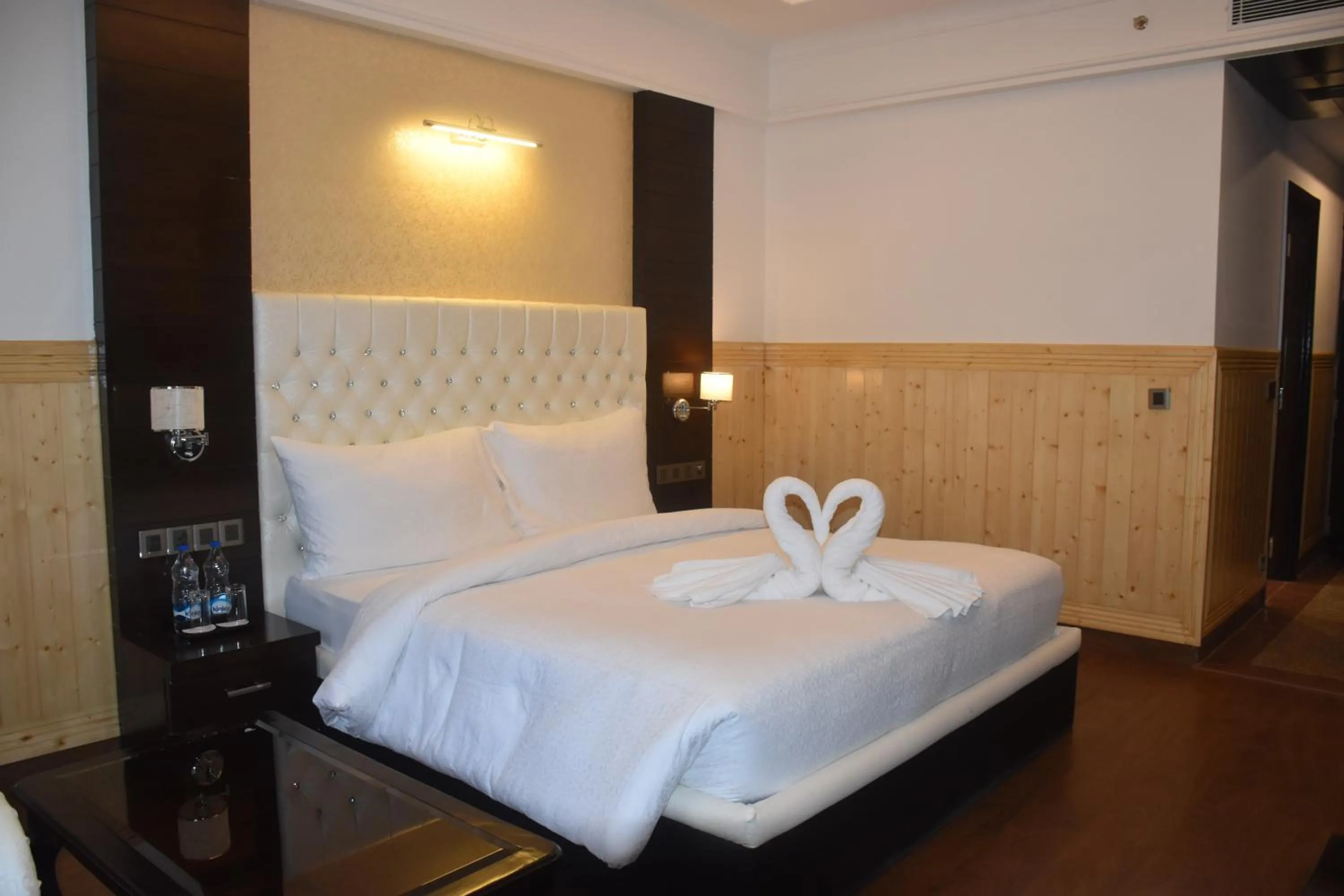 TV and multimedia, Bed in Hotel Dhroov By Mystical Views