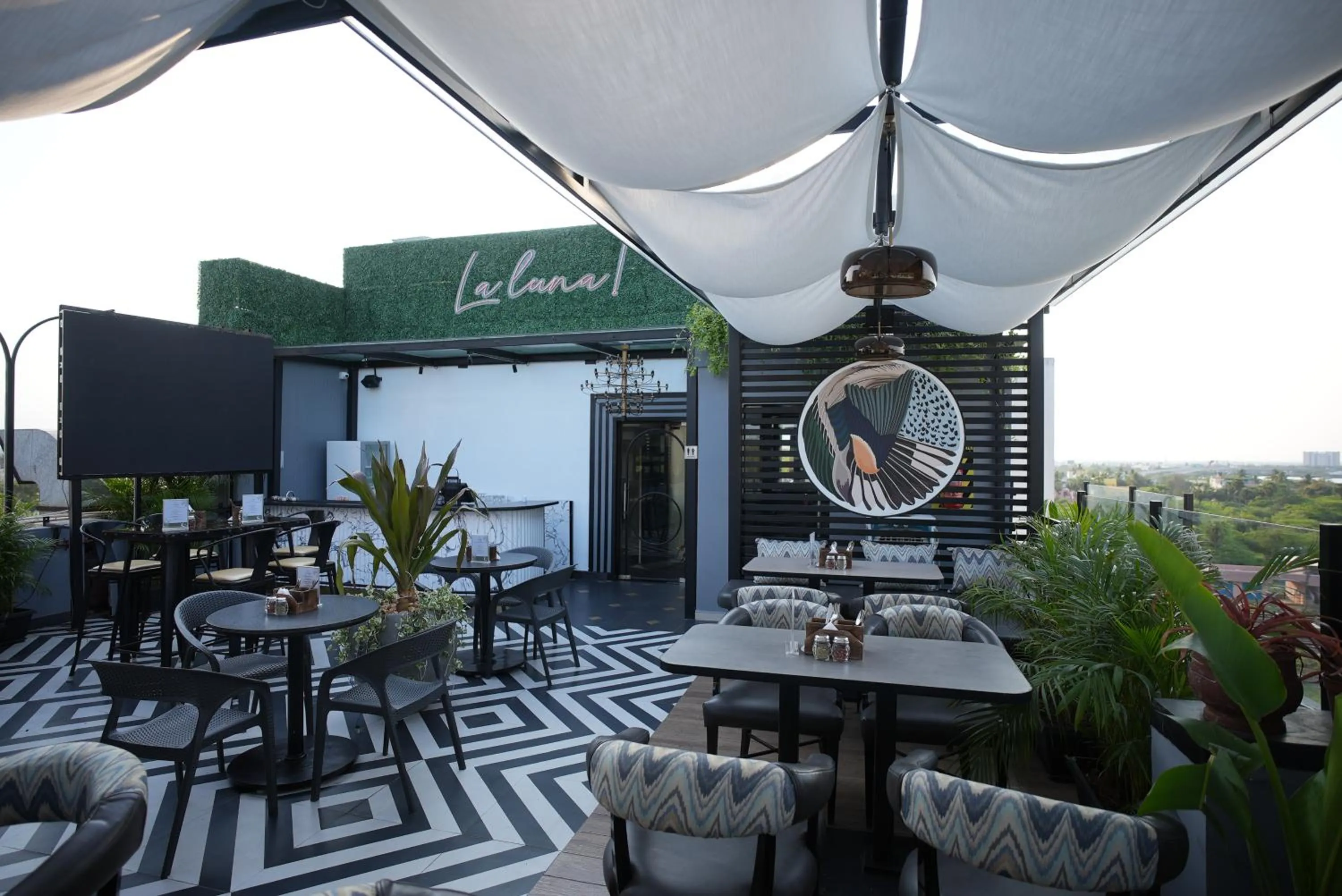 Restaurant/places to eat in Hotel SRR Grand