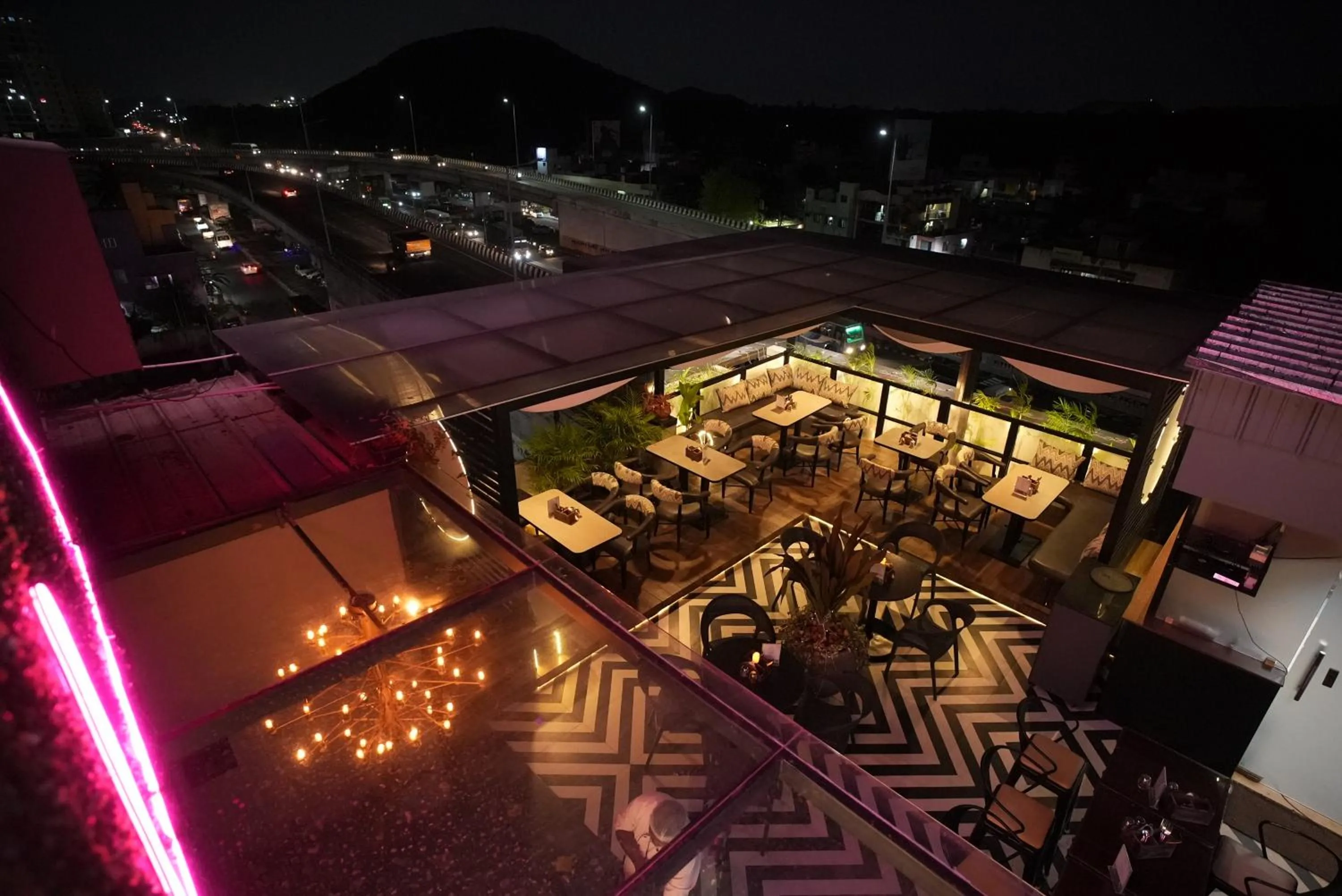 Restaurant/places to eat in Hotel SRR Grand