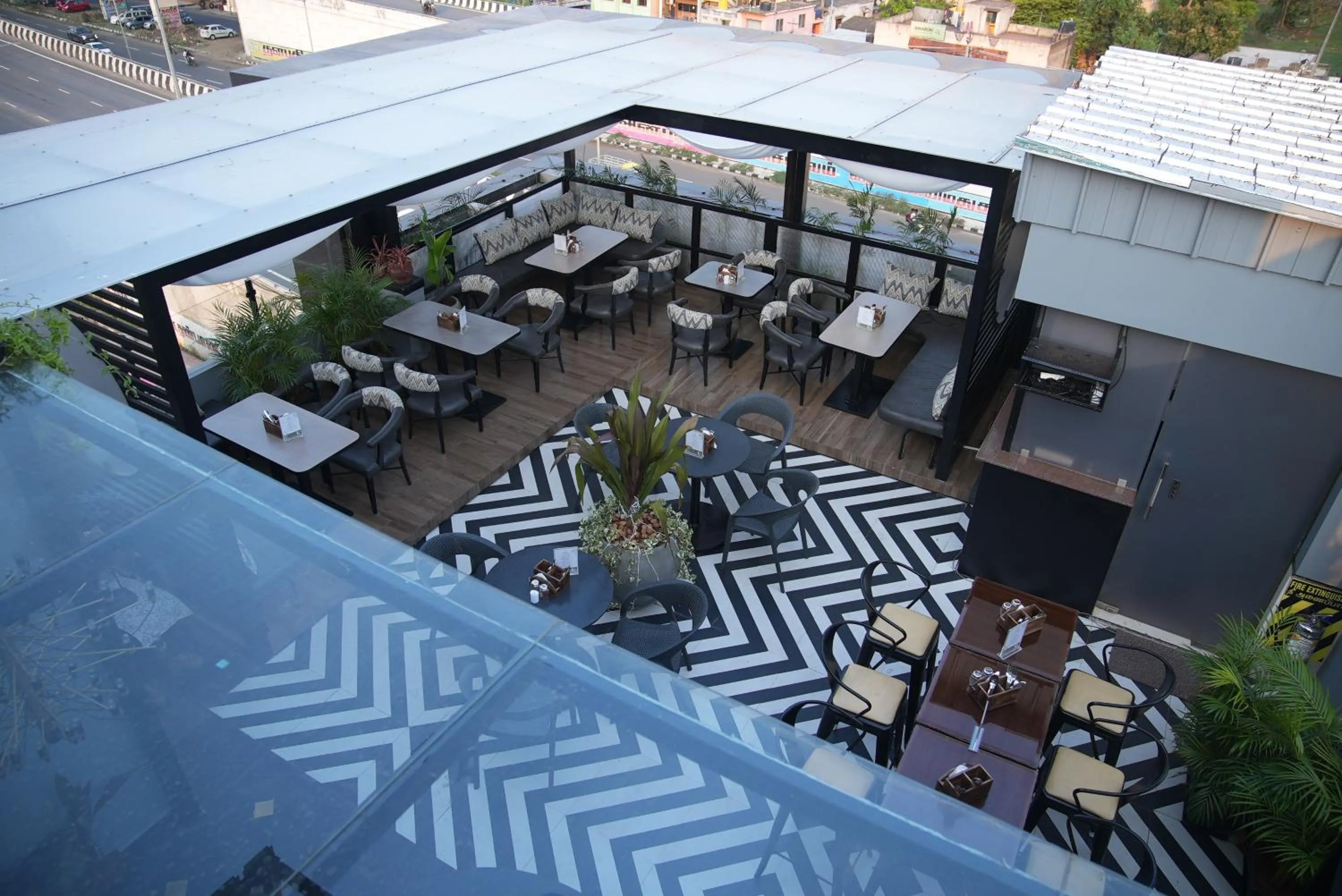 Restaurant/places to eat in Hotel SRR Grand