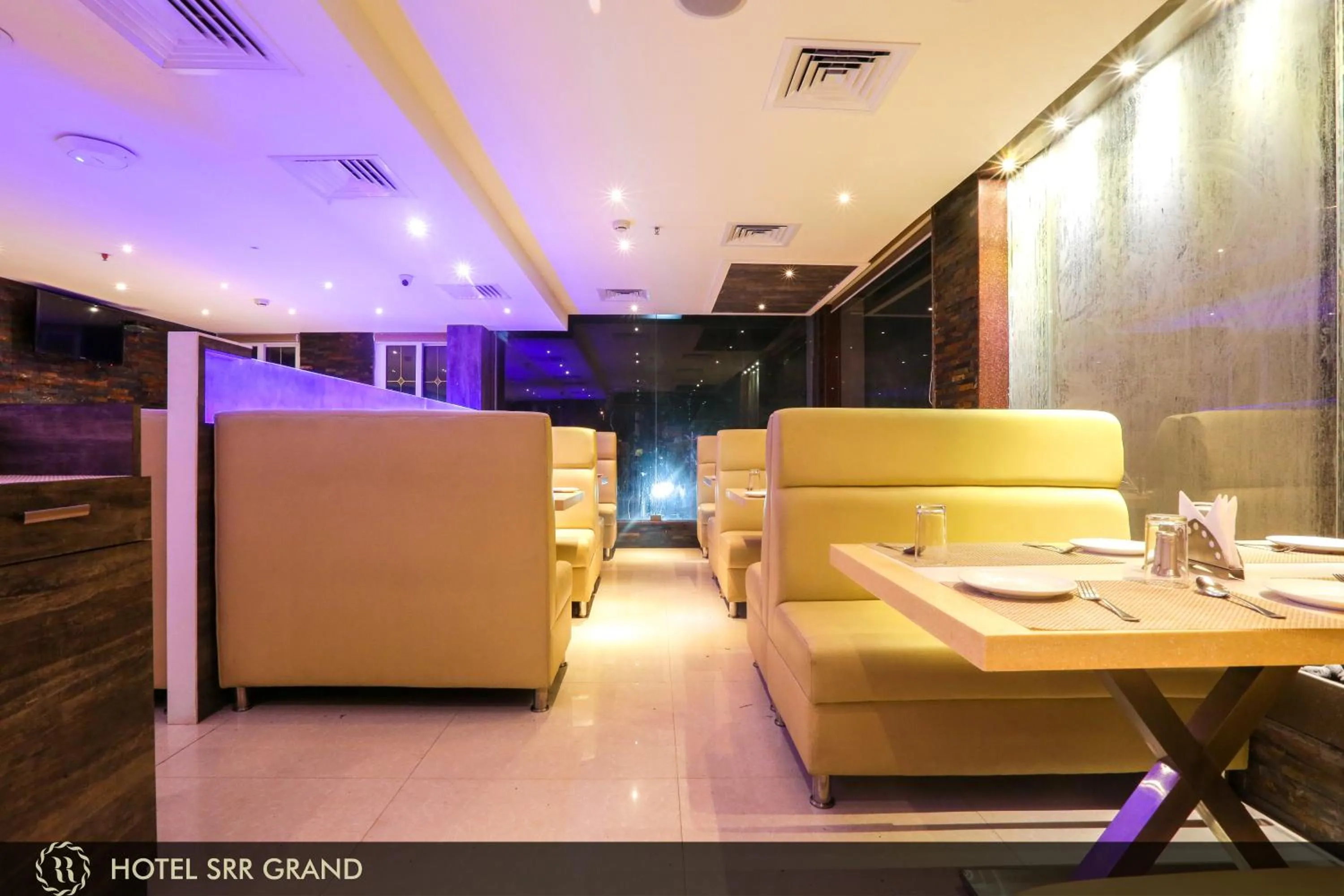 Restaurant/places to eat in Hotel SRR Grand