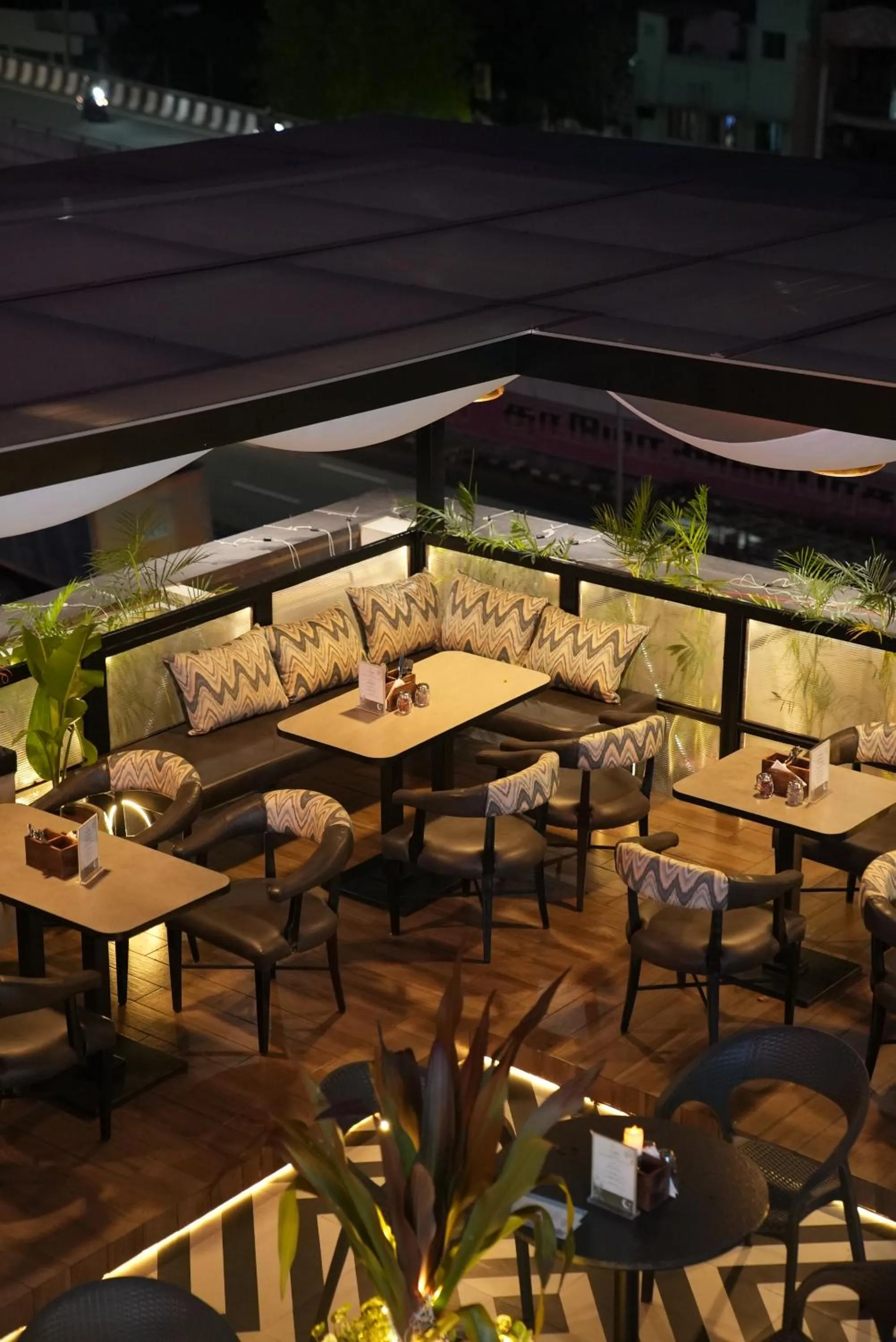 Restaurant/places to eat in Hotel SRR Grand