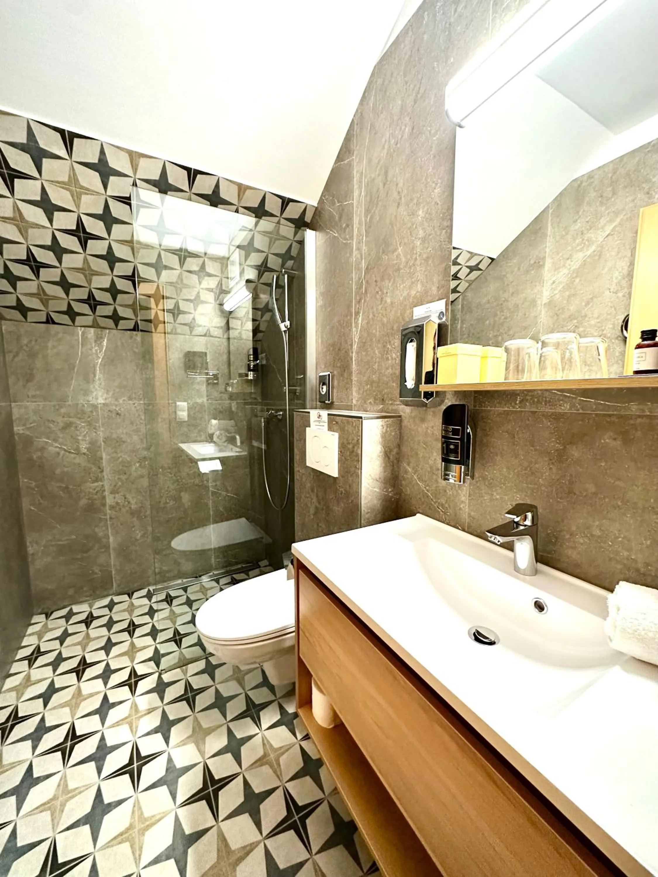 Shower in Boutiquehotel Hubertushof