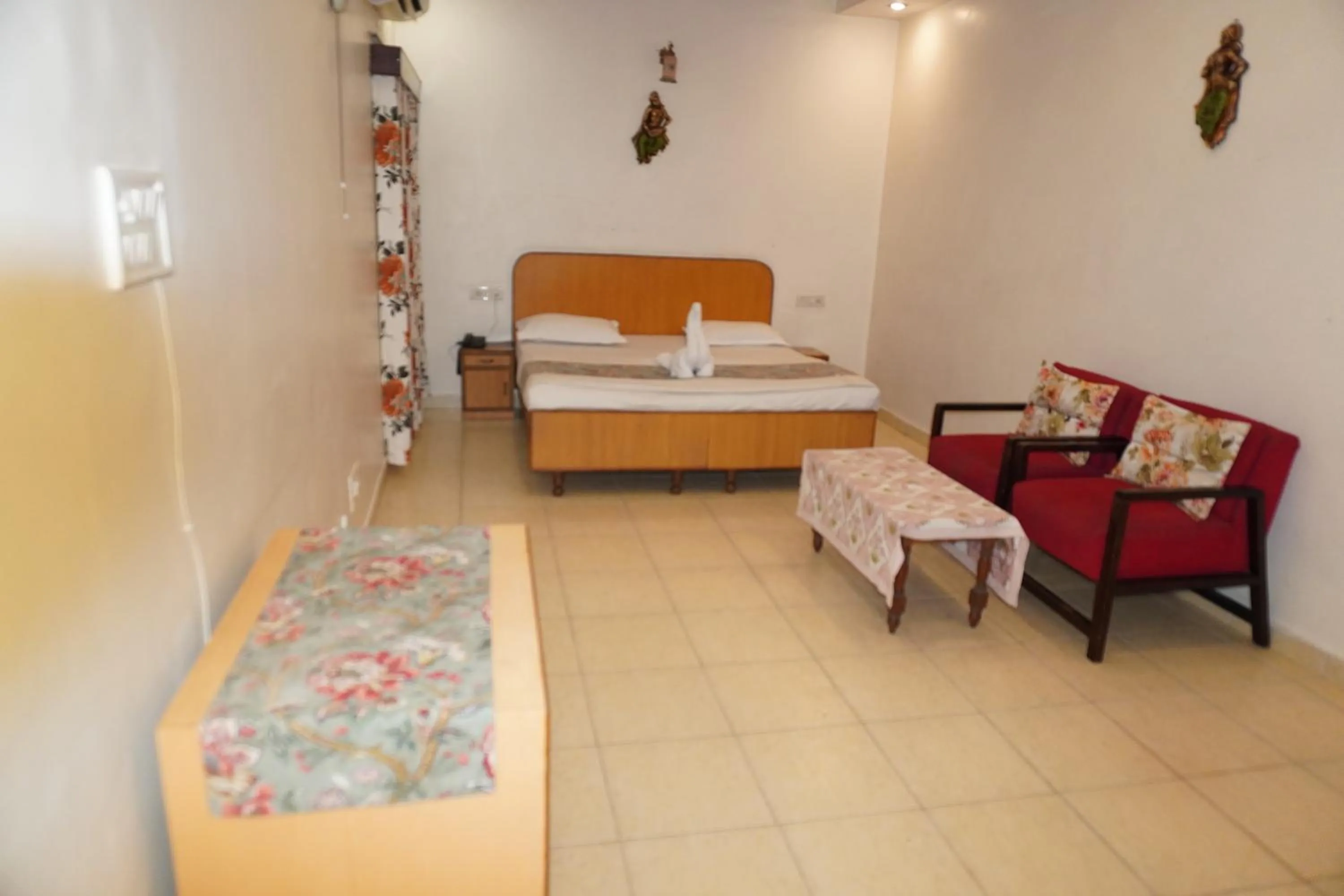 Photo of the whole room, Bed in Hotel City Home - A Heritage Hotel