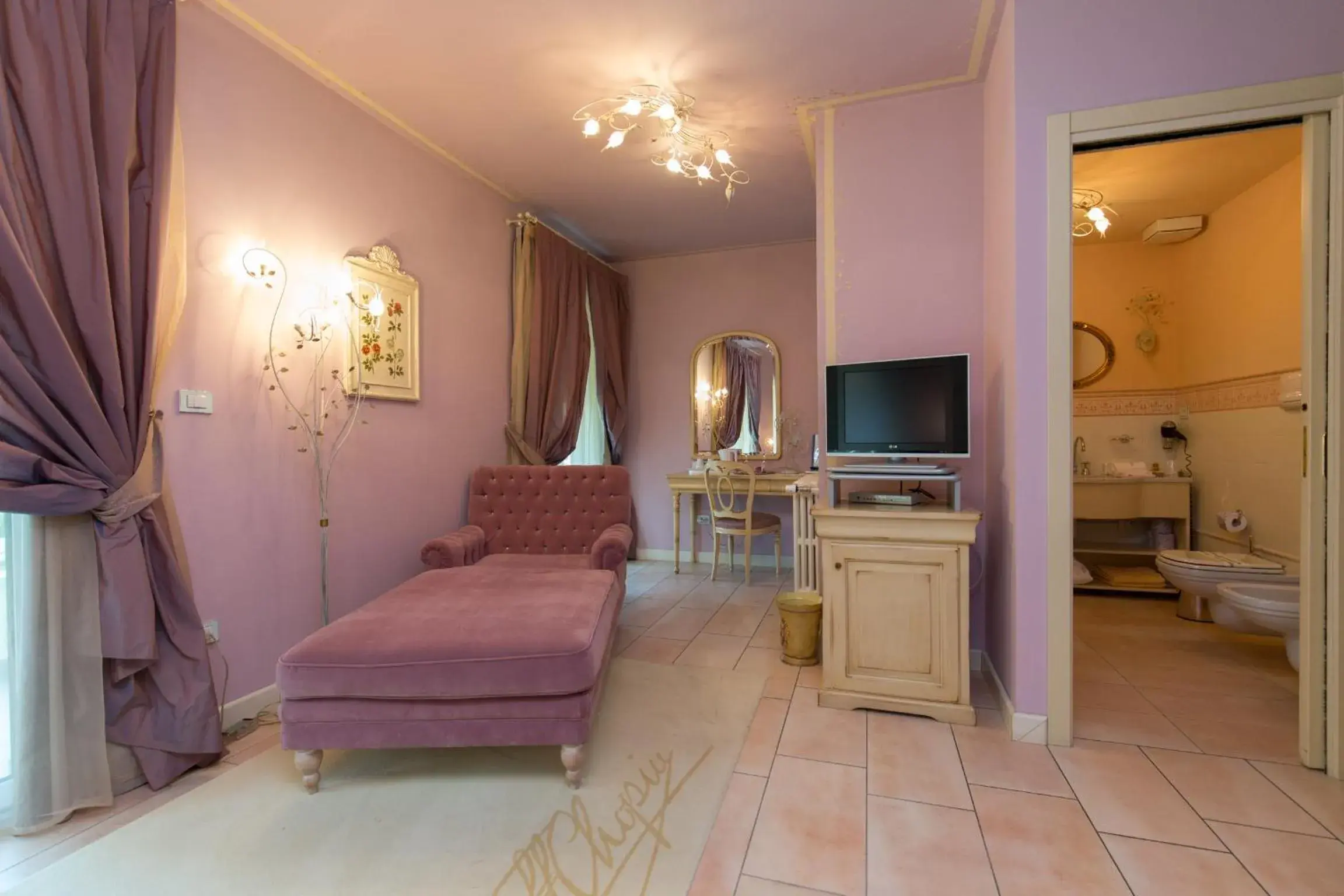 Suite Deluxe with Balcony in Hotel Serenella Suite Deluxe with Balcony in Hotel Serenella