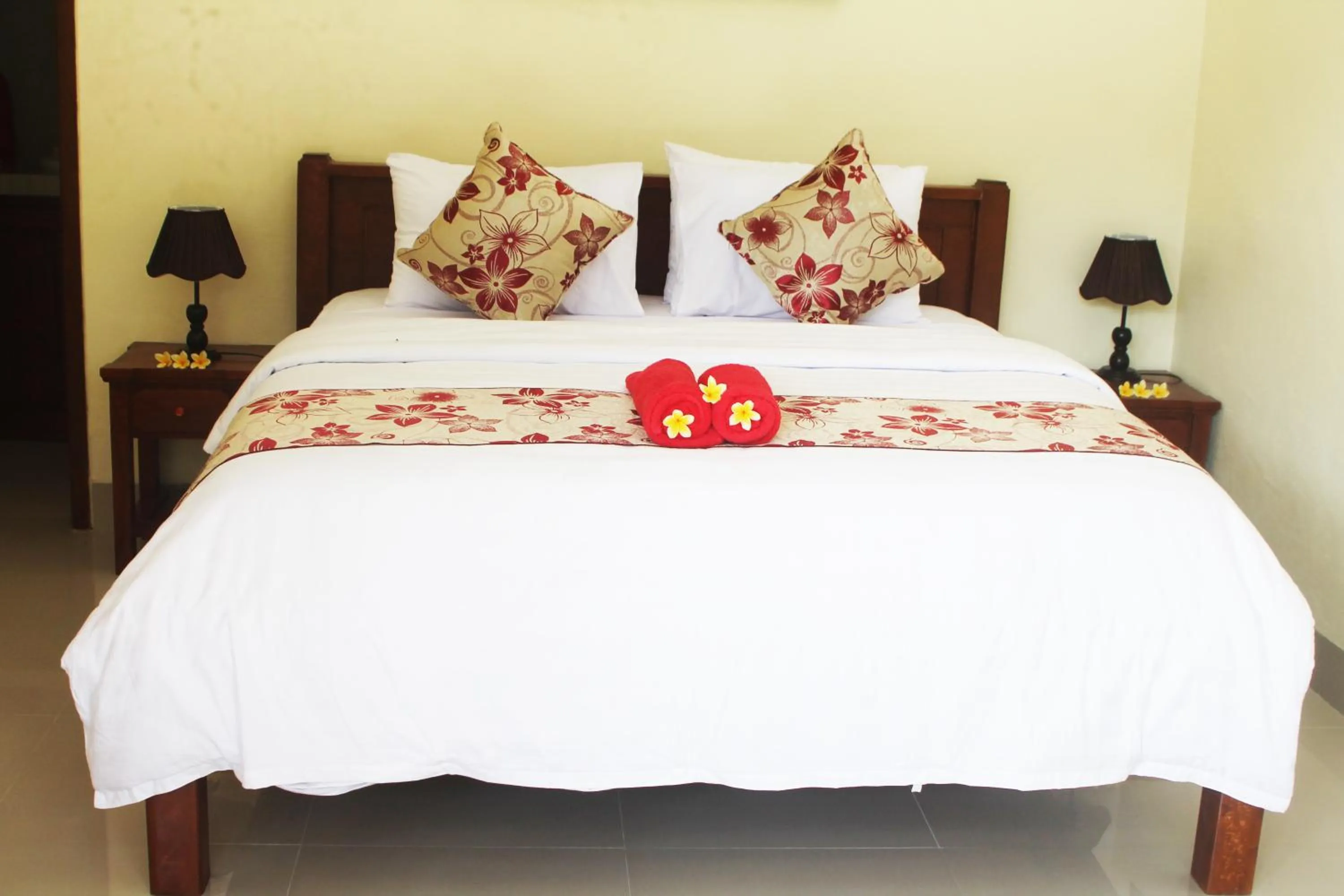 Bed in Amed Kunara Guest House