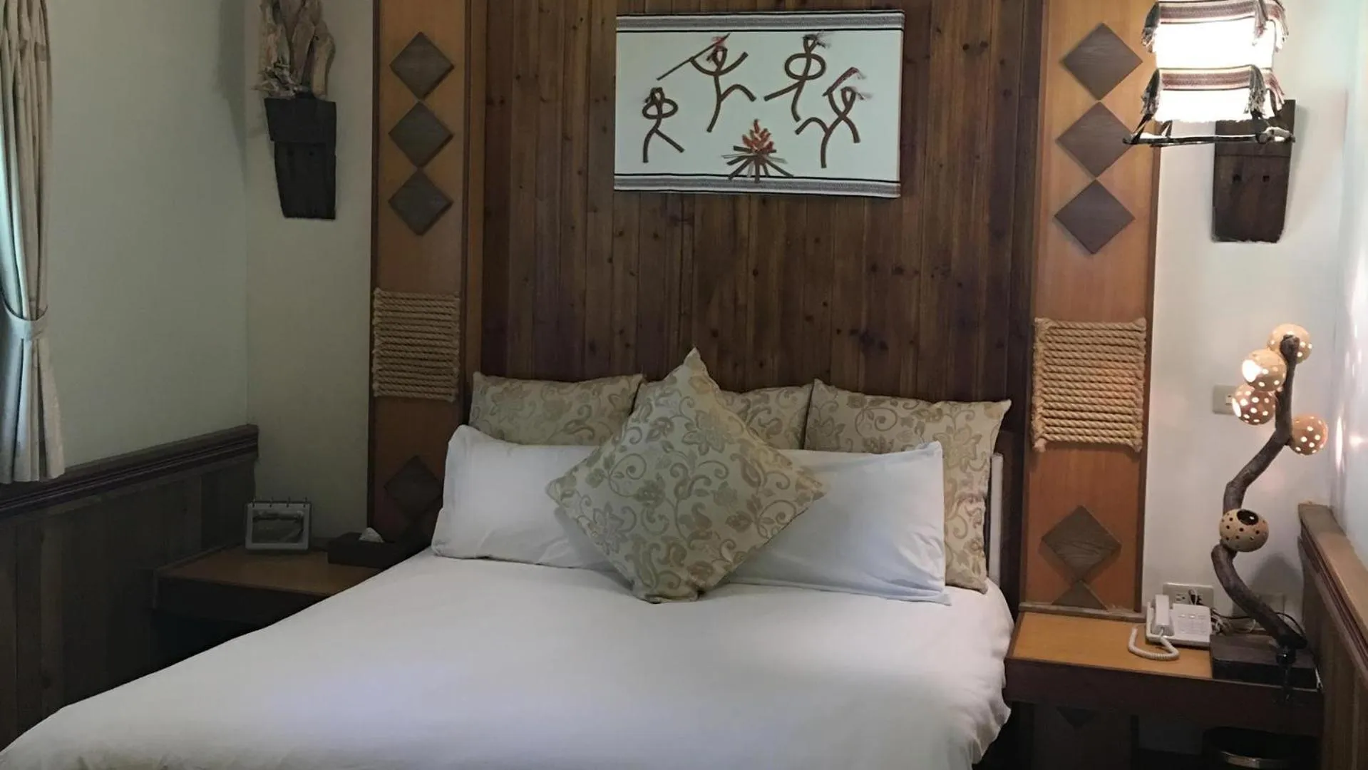 Bed in Taroko Village Hotel