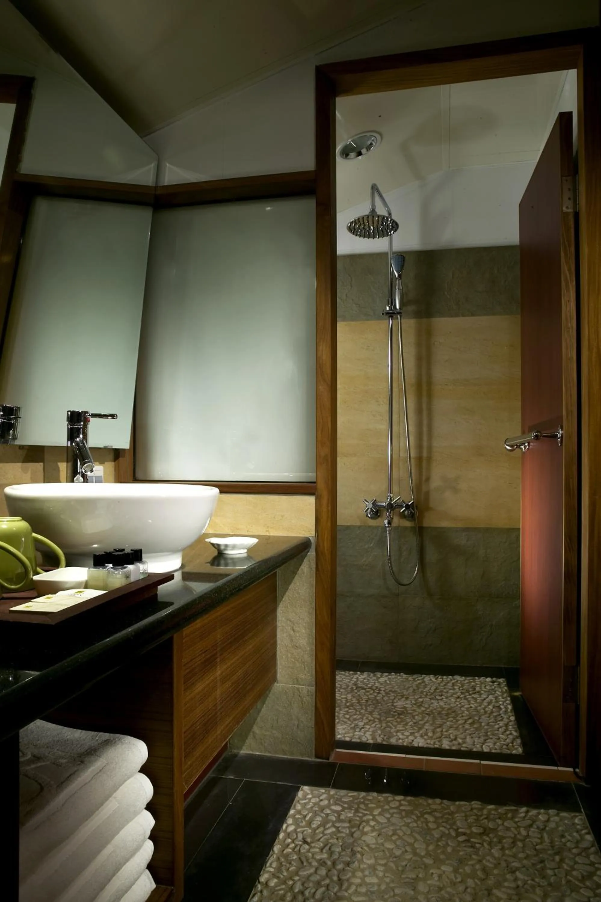 Shower, Bathroom in Taroko Village Hotel