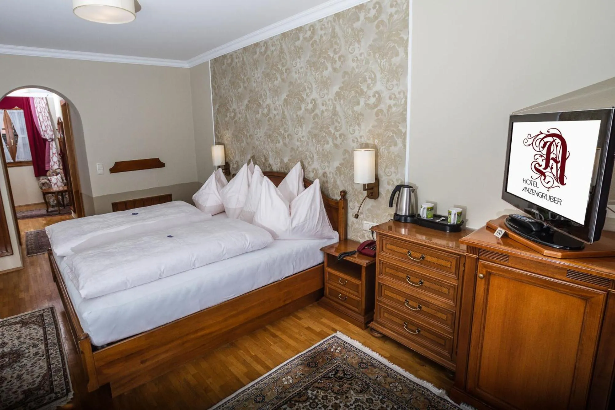 Communal lounge/ TV room, Bed in Villa Anzengruber