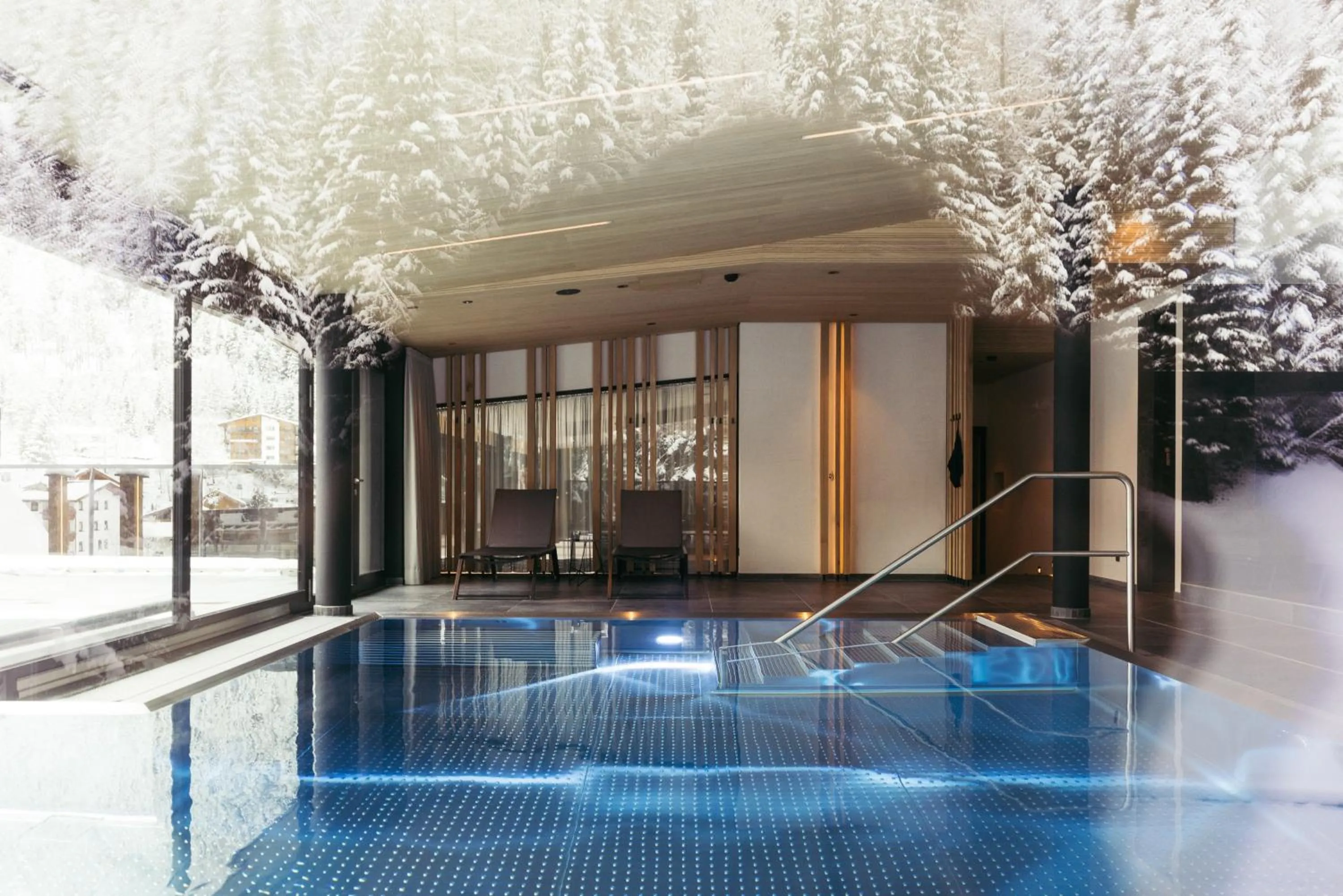 Swimming pool in Hotel Kirchenwirt