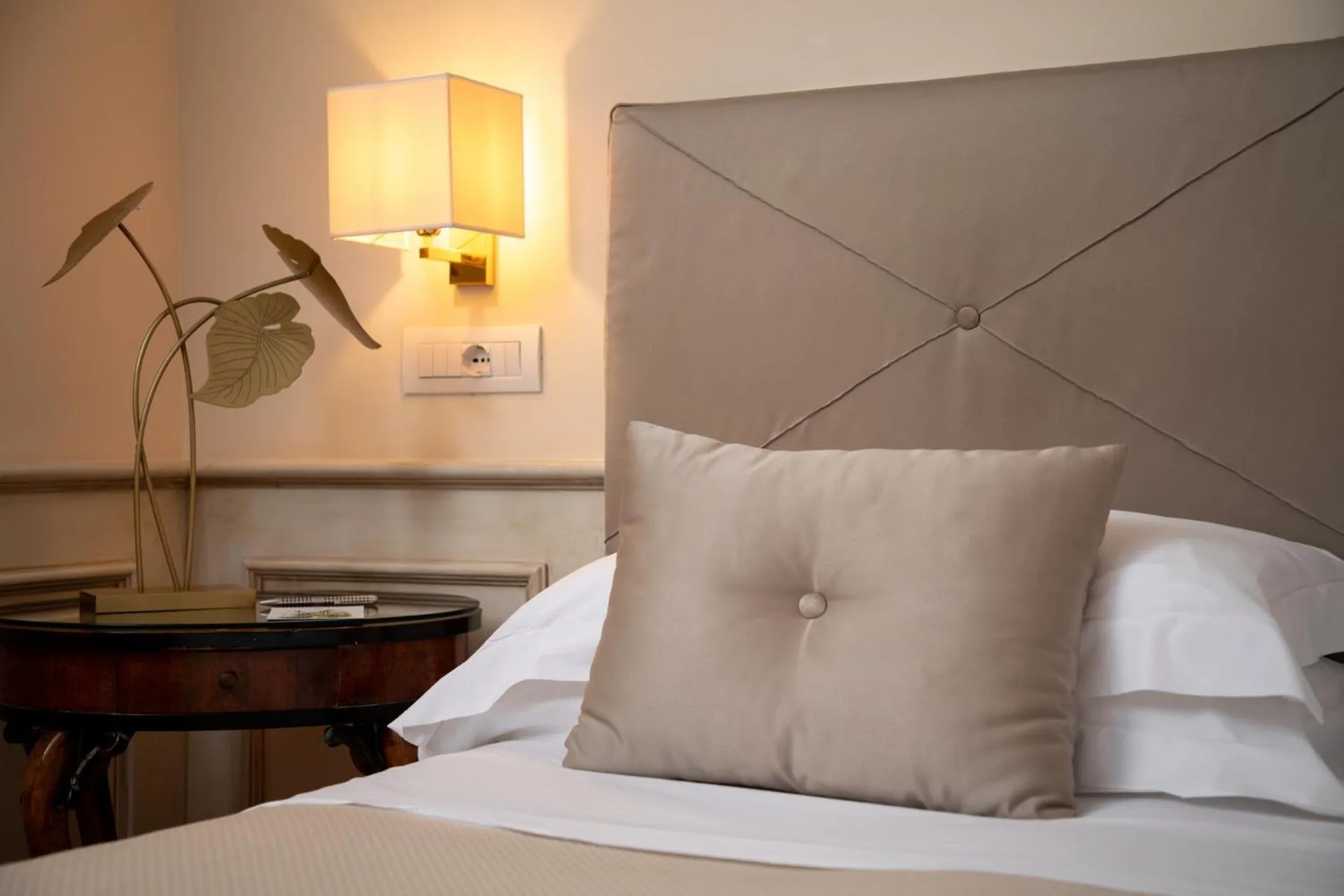 Decorative detail, Bed in Hotel Villa Belvedere