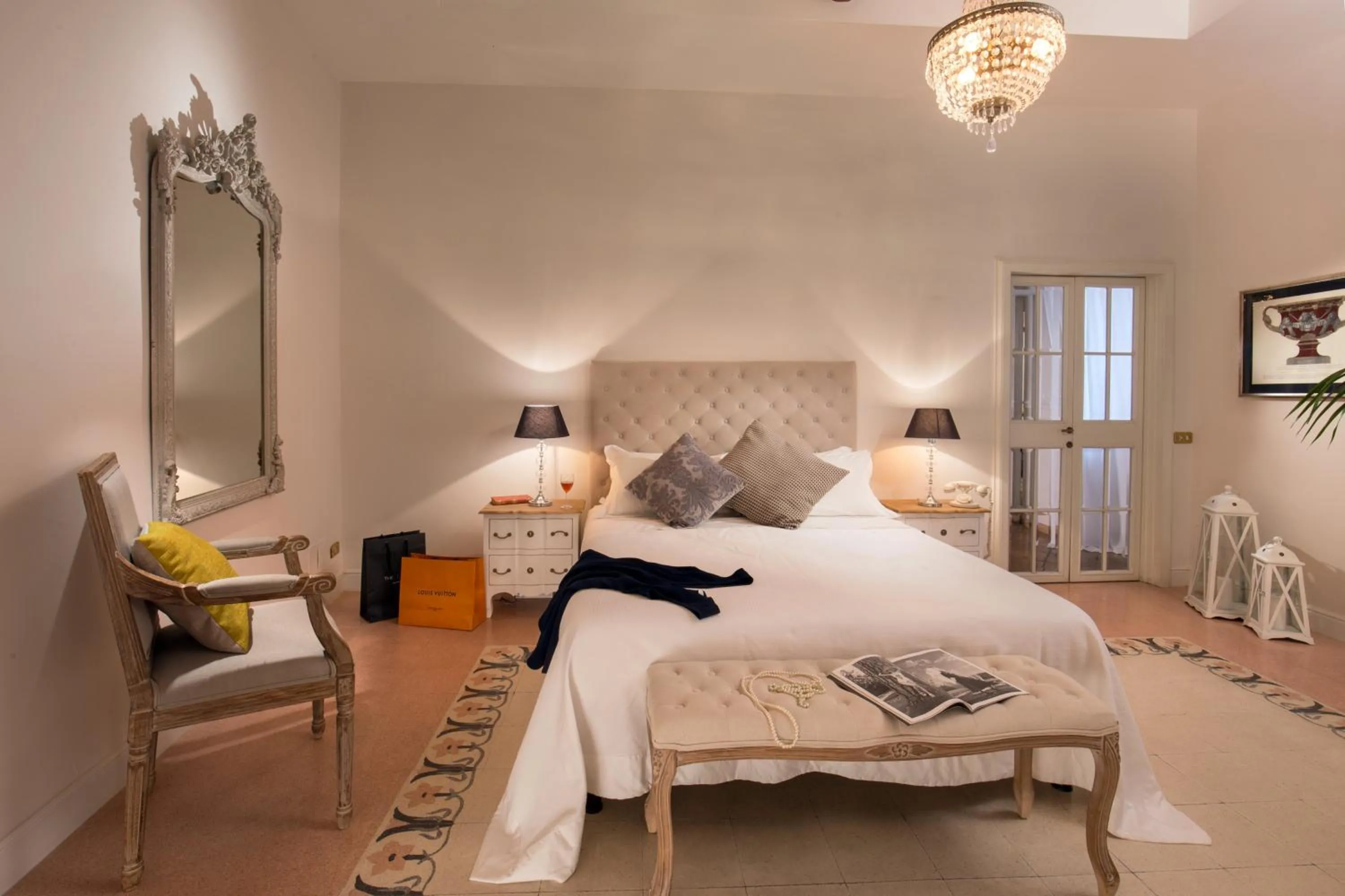 Photo of the whole room, Bed in Trevi Ab Aeterno - Amazing View of the Trevi Fountain