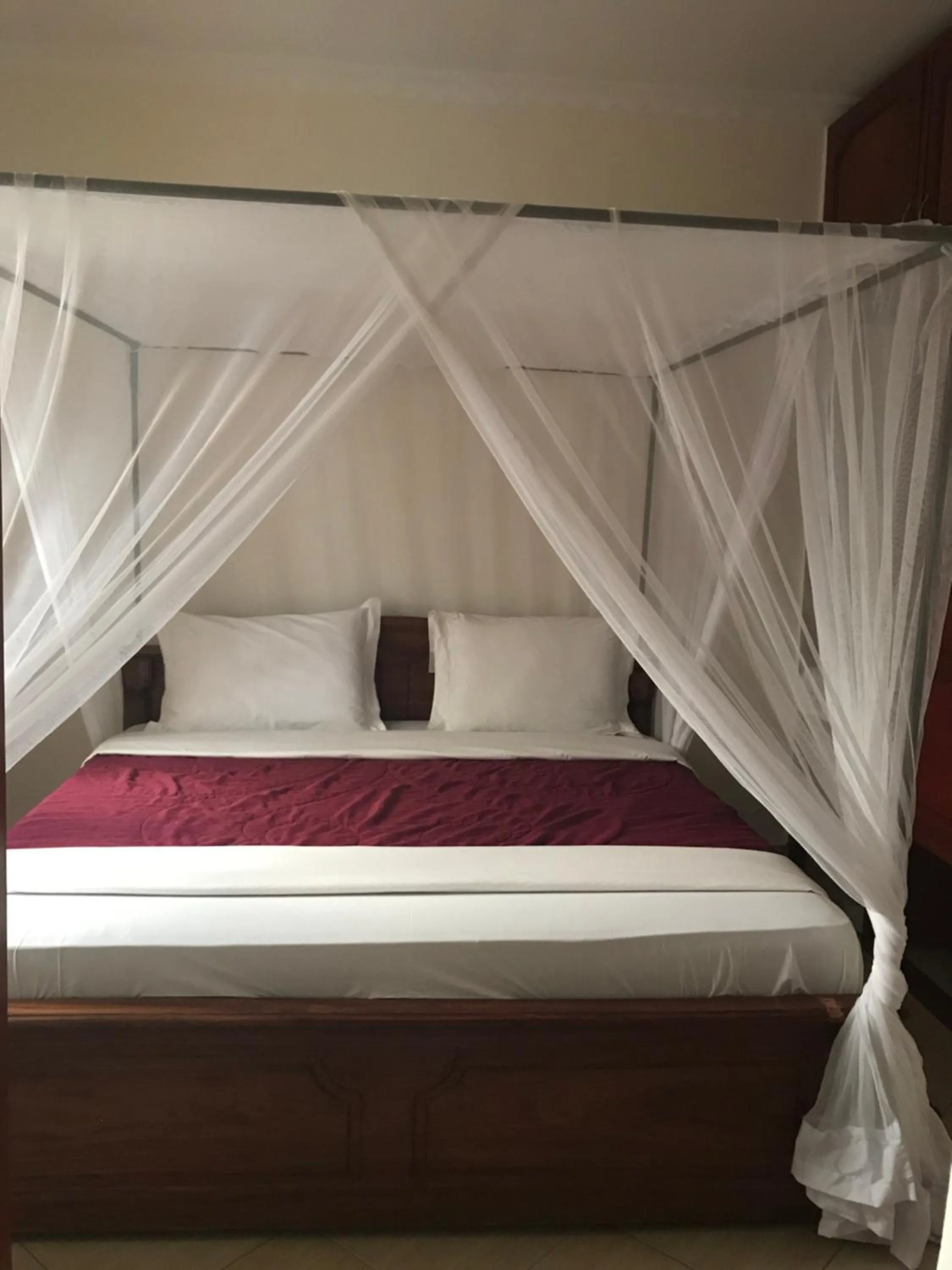 Bedroom, Bed in Le Parlour