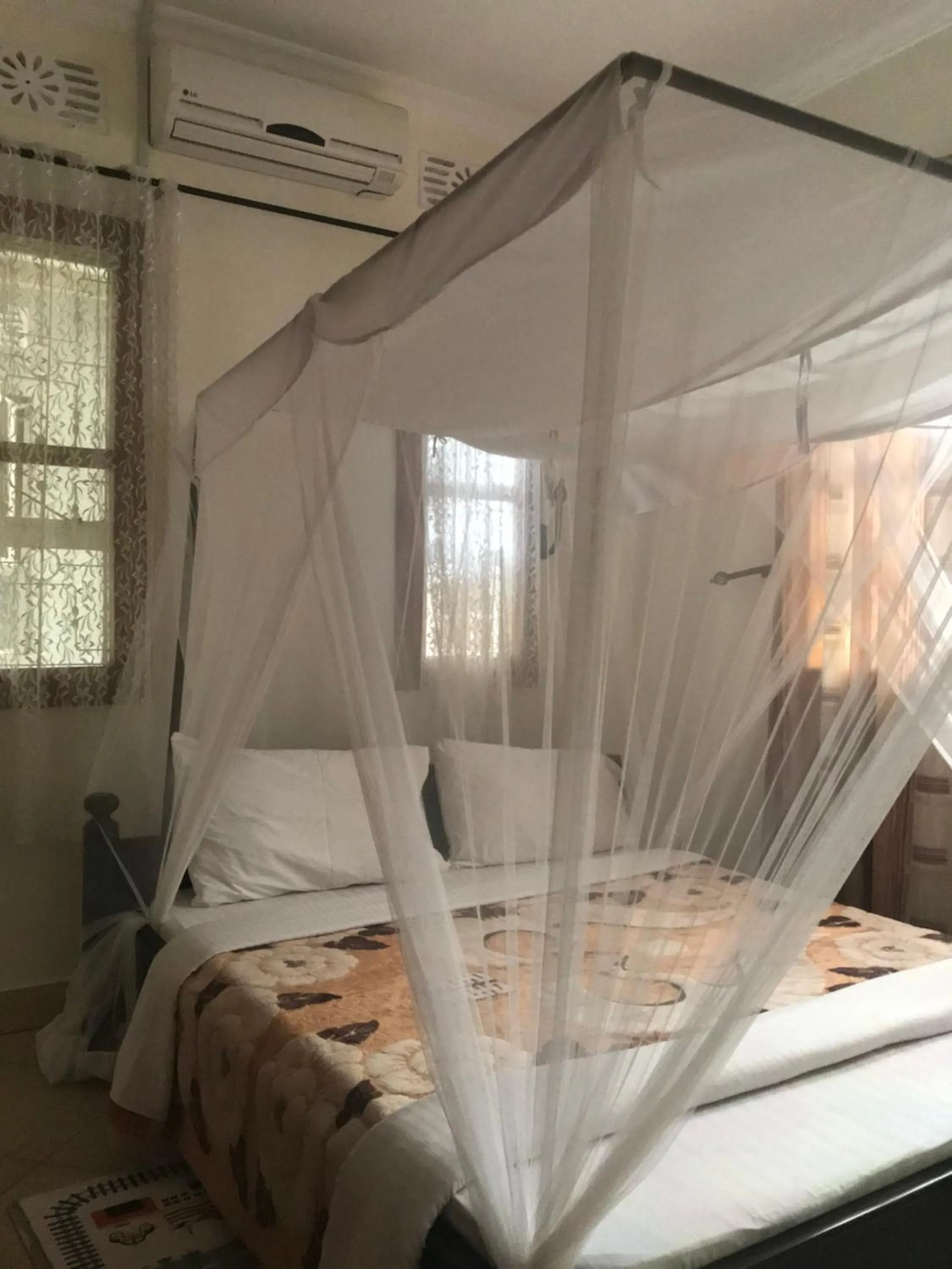 Bedroom, Bed in Le Parlour