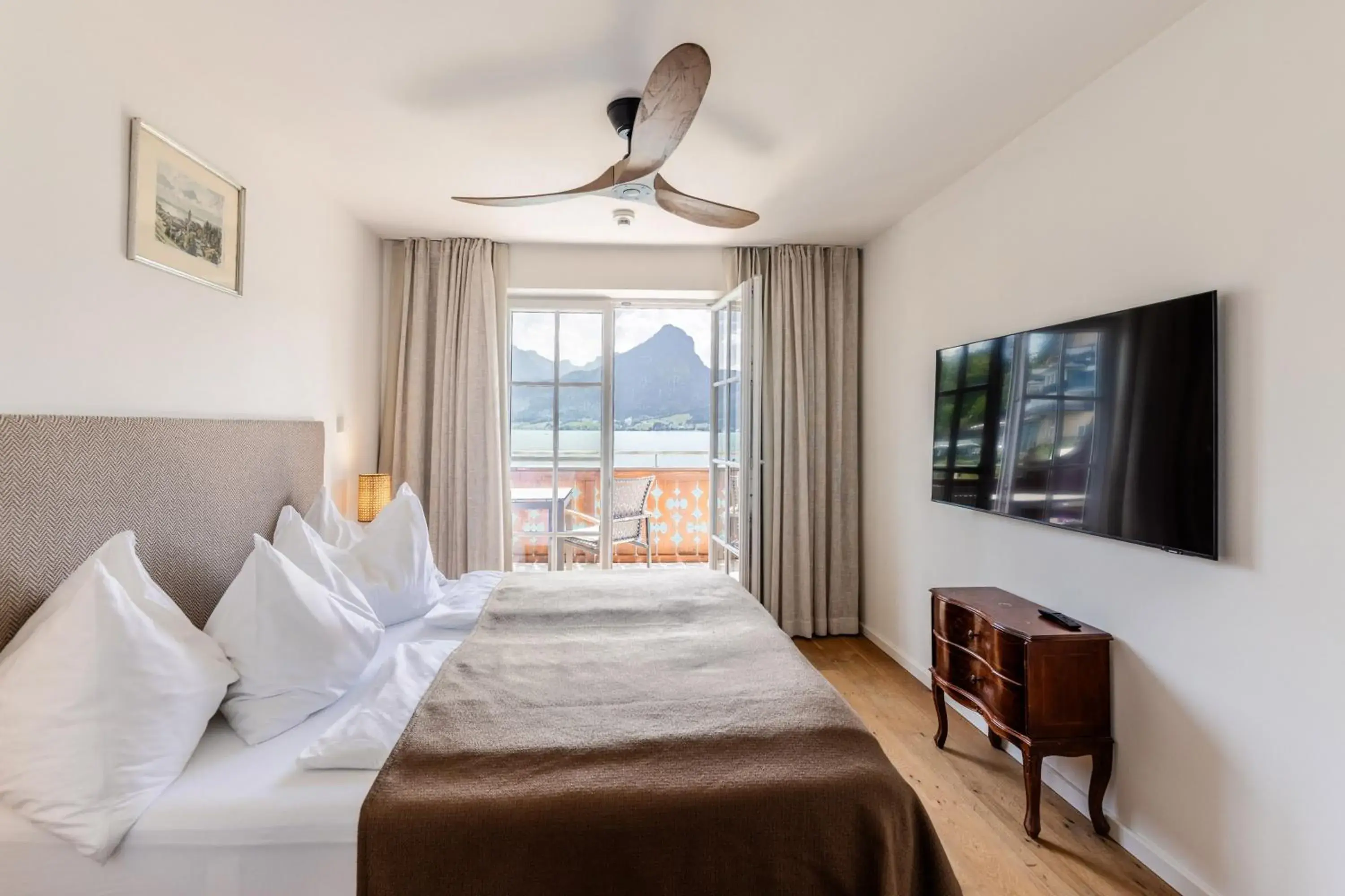 Superior King Room - single occupancy in Hotel Seevilla Wolfgangsee Superior King Room - single occupancy in Hotel Seevilla Wolfgangsee