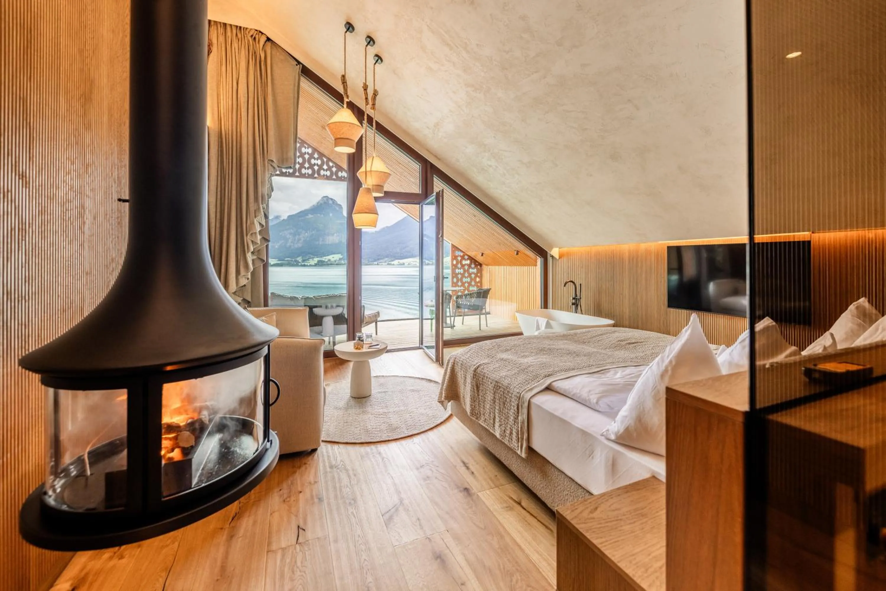 View (from property/room), Bed in Hotel Seevilla Wolfgangsee