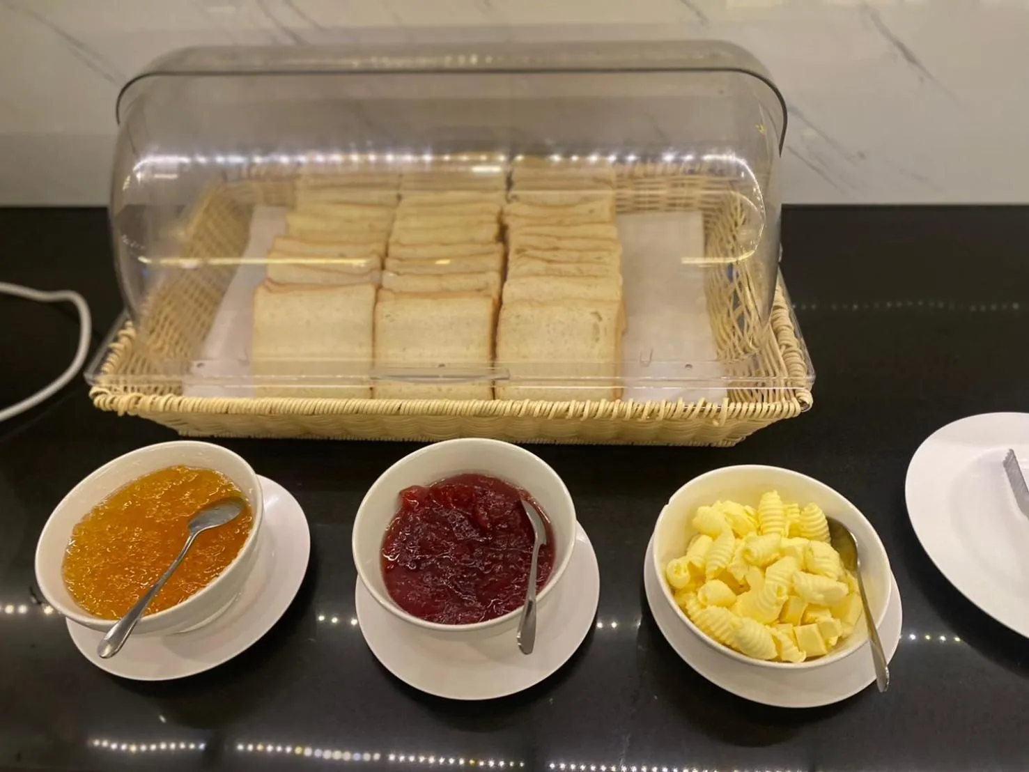 Restaurant/places to eat in Ingnaam Hotel